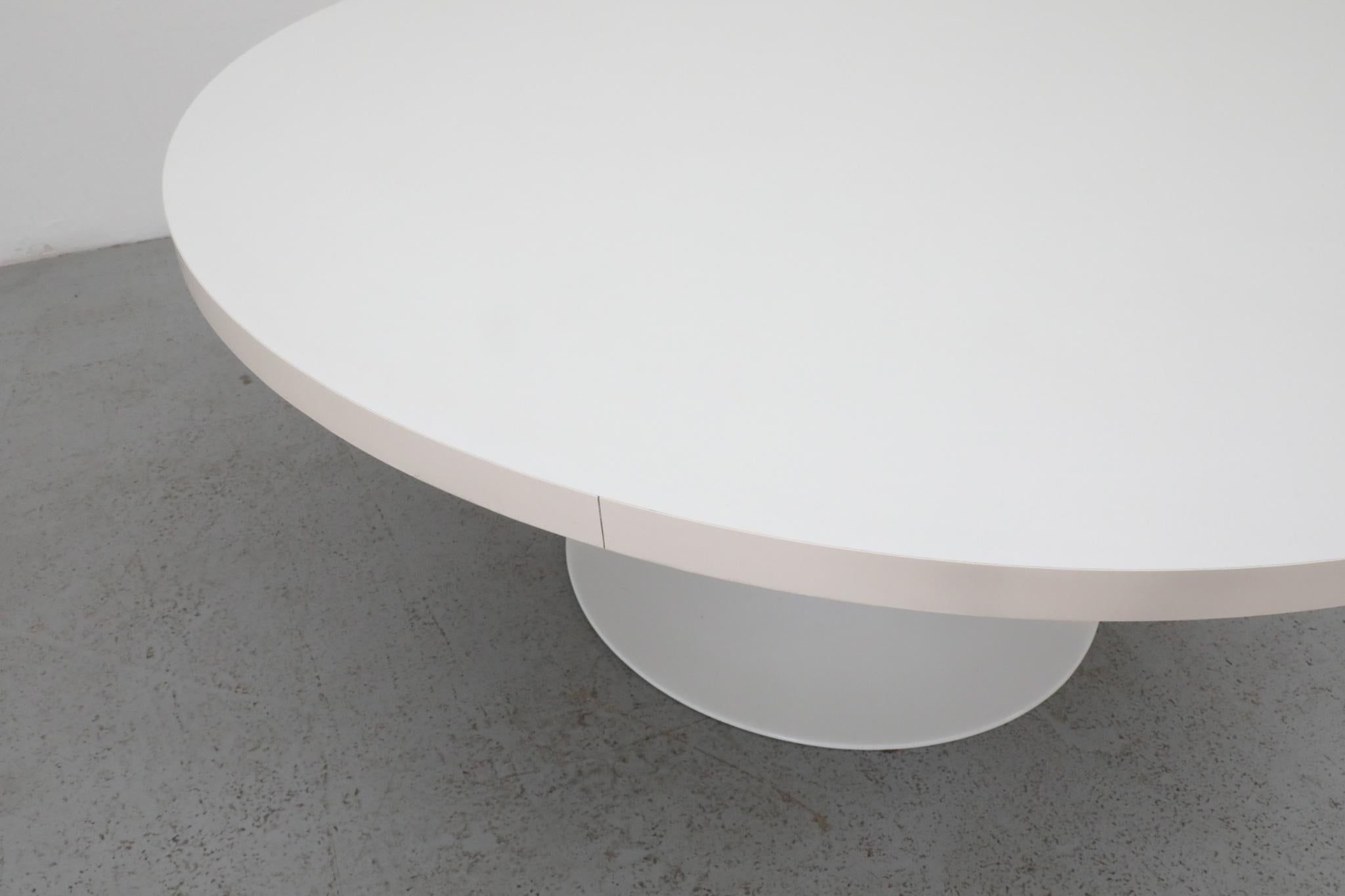 Saarinen Style Round Coffee or Side Table with White Enameled Tulip Base For Sale 3