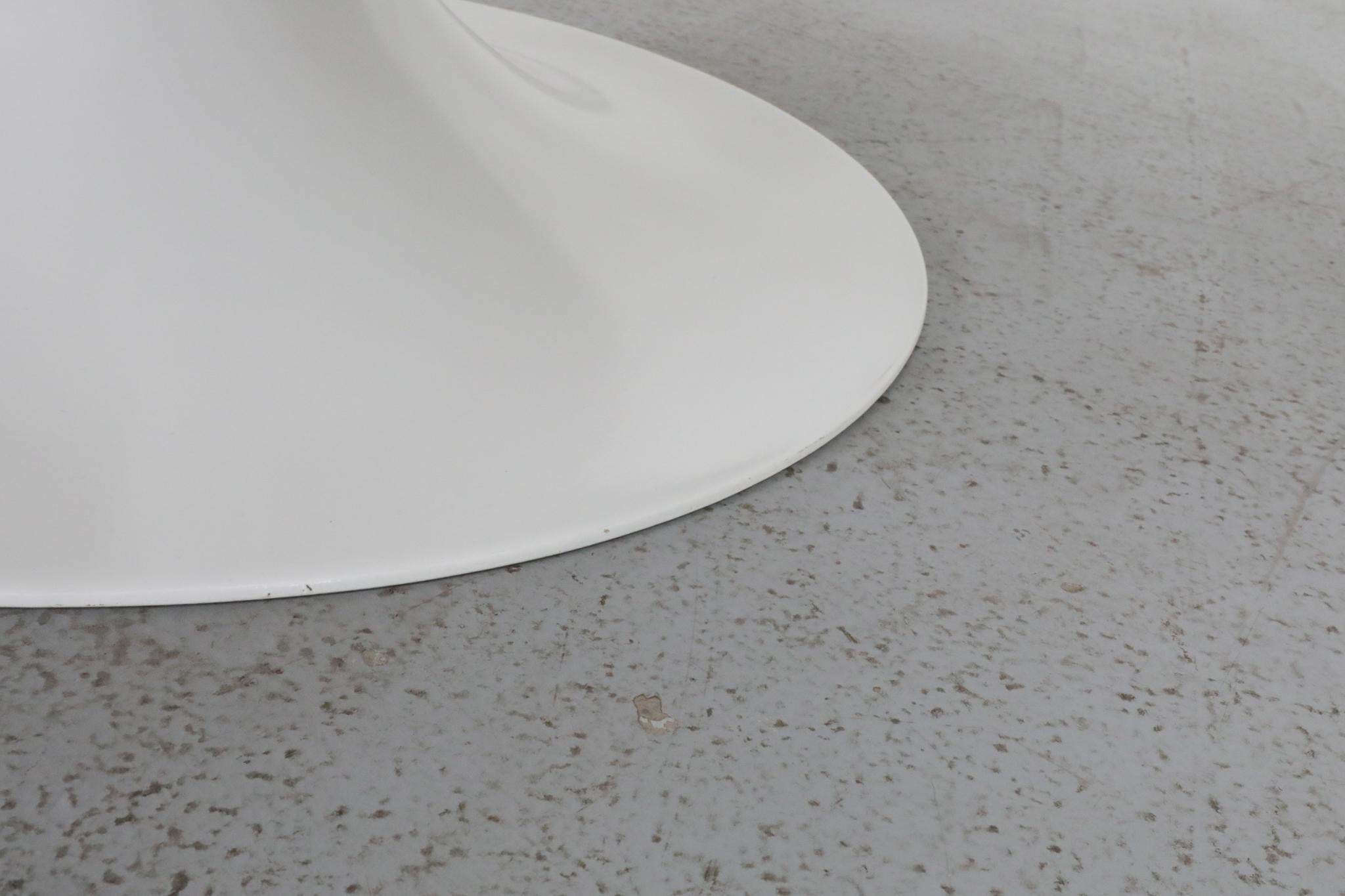 Saarinen Style Round Coffee or Side Table with White Enameled Tulip Base For Sale 5