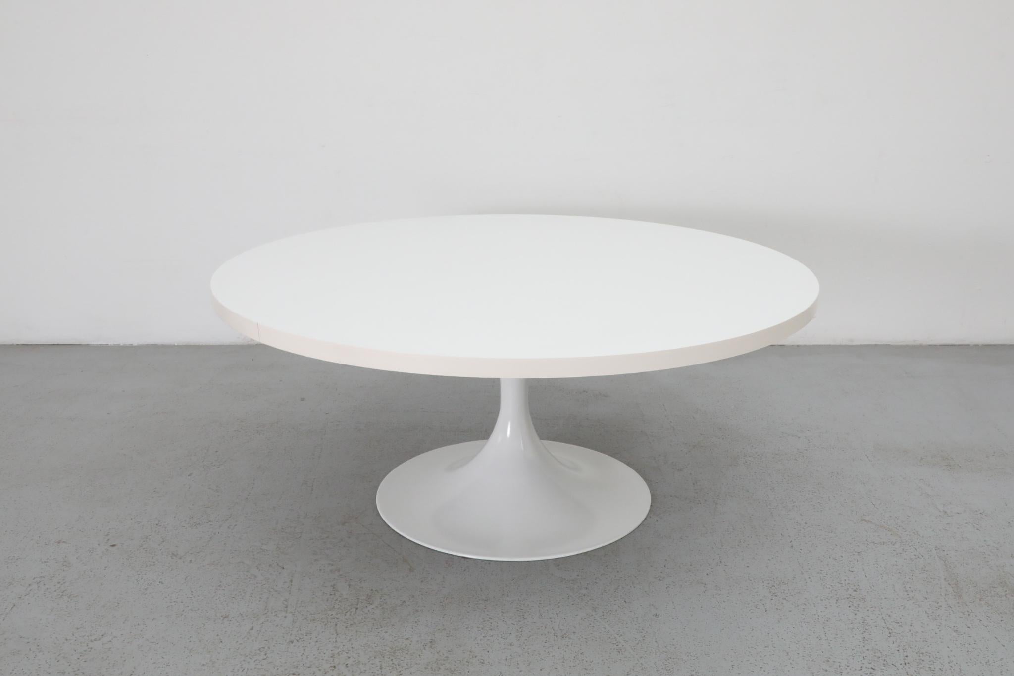 Saarinen Style Round Coffee or Side Table with White Enameled Tulip Base For Sale 6