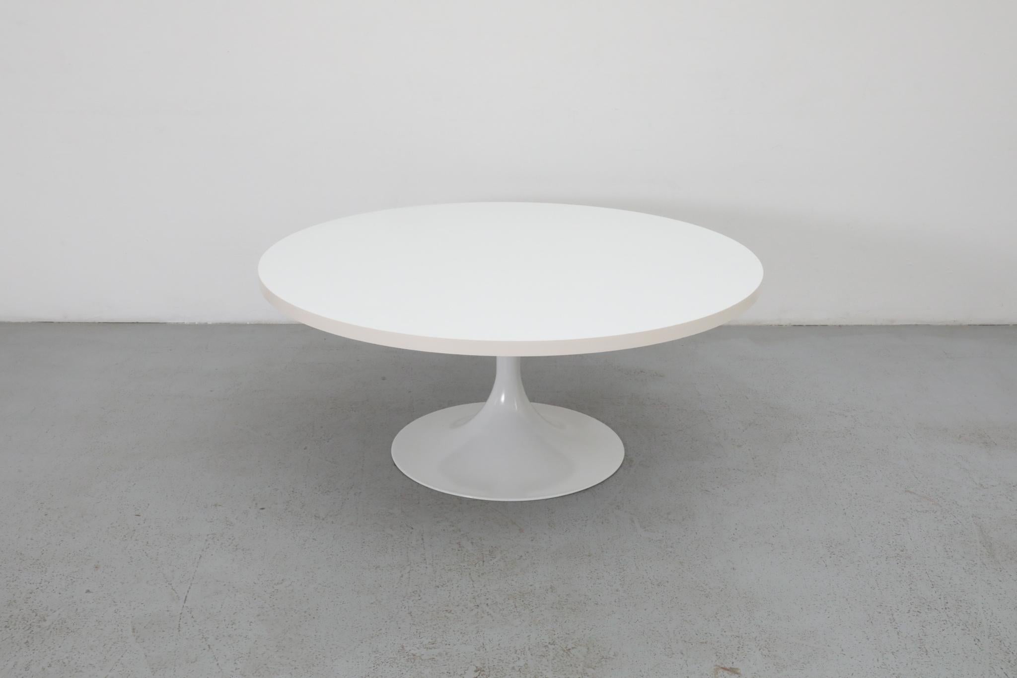20th Century Saarinen Style Round Coffee or Side Table with White Enameled Tulip Base For Sale