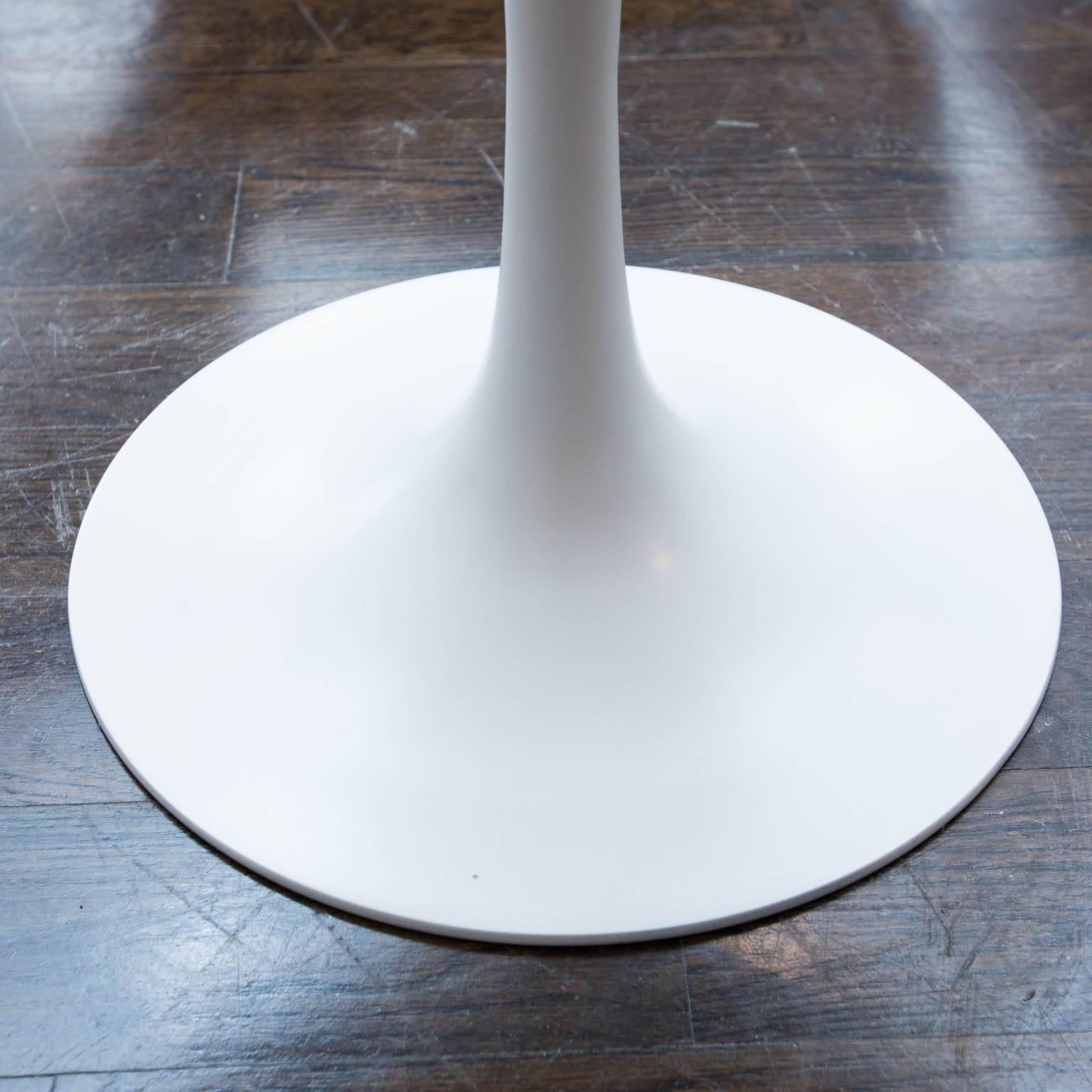 Tulip table that's been refinished in satin white lacquer. Measures: 24 inch diameter.