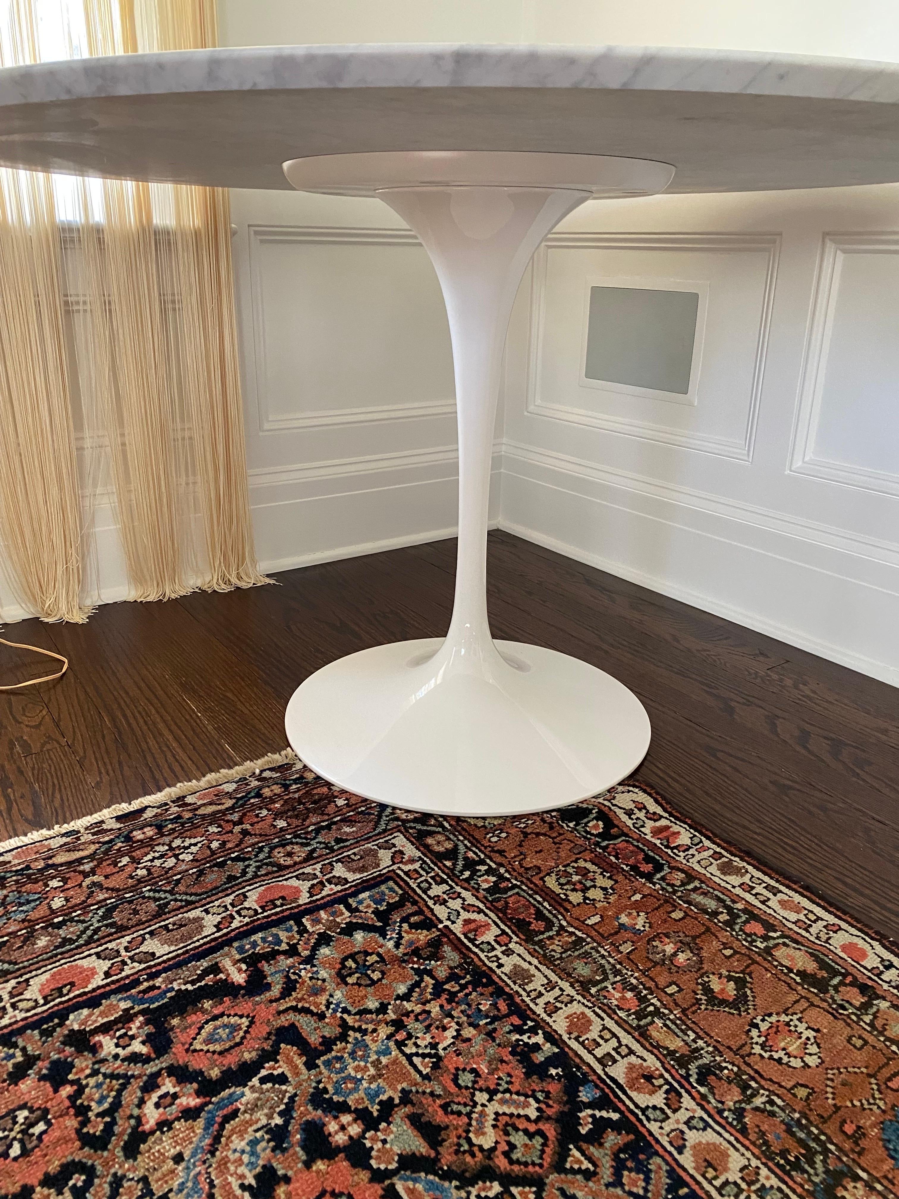 Unknown Saarinen Style Tulip Table With Carrera Marble Top