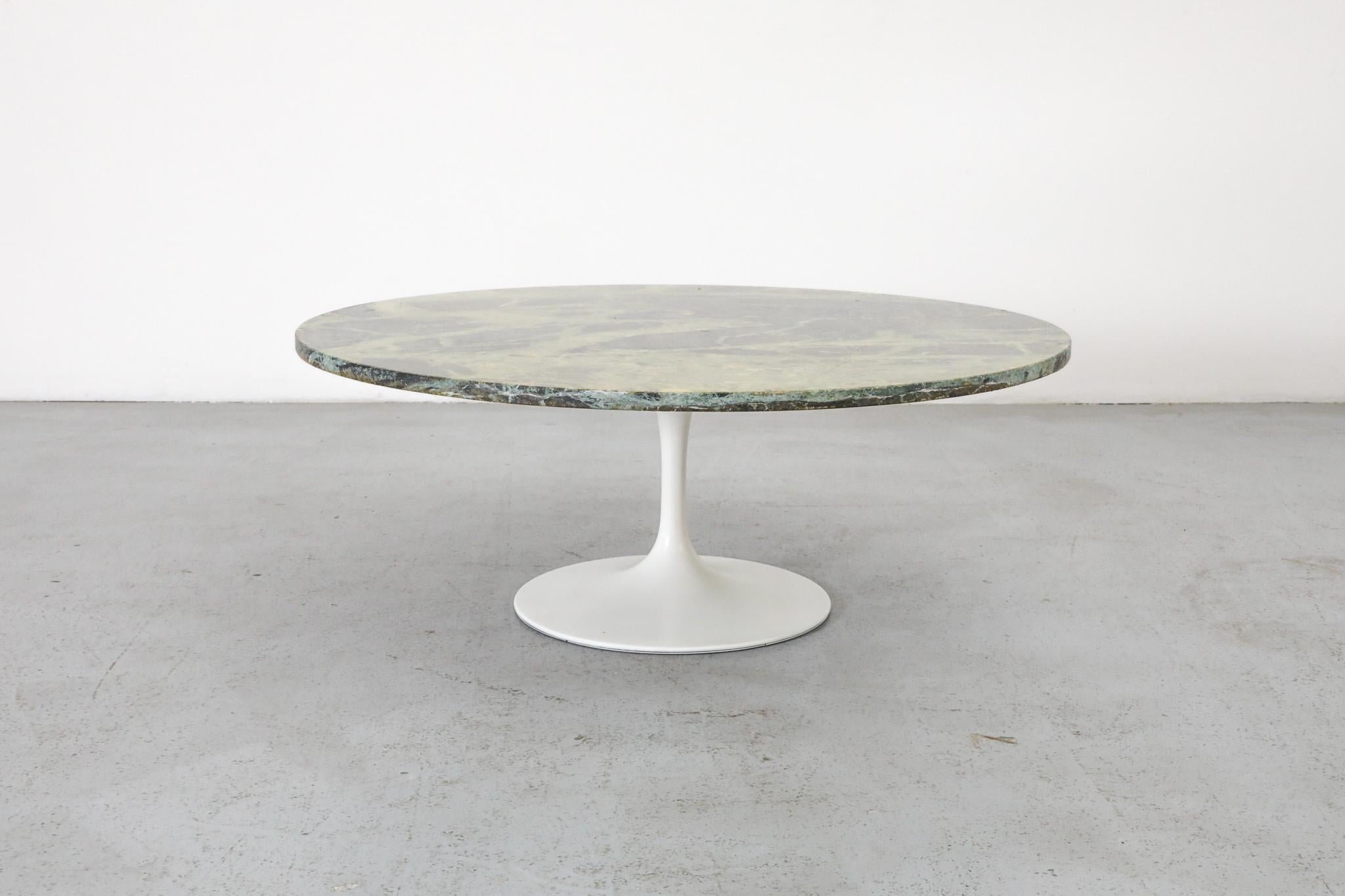 Néerlandais Table tulipe en marbre vert Verde Alpi, style Saarinen, milieu du siècle dernier en vente