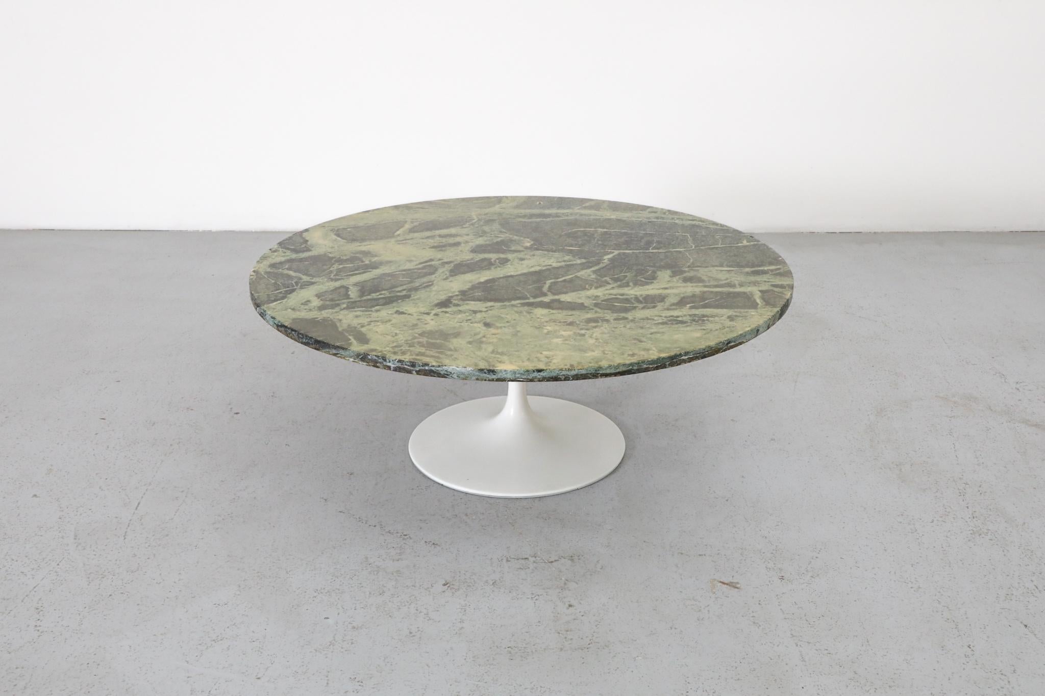 Émaillé Table tulipe en marbre vert Verde Alpi, style Saarinen, milieu du siècle dernier en vente