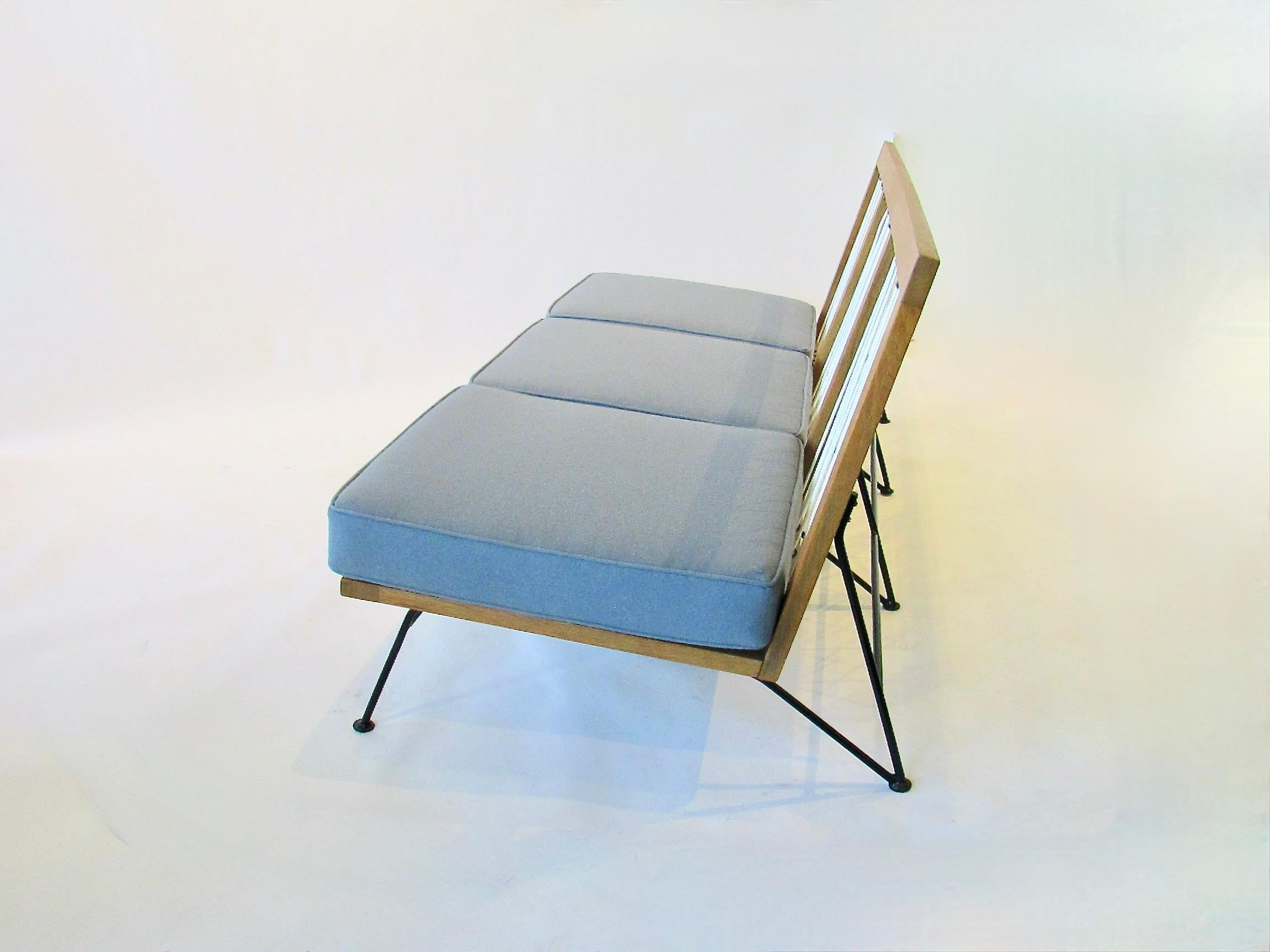 Canapé Saarinen Swanson Ficks Reed en fer forgé avec structure en Wood en vente 5