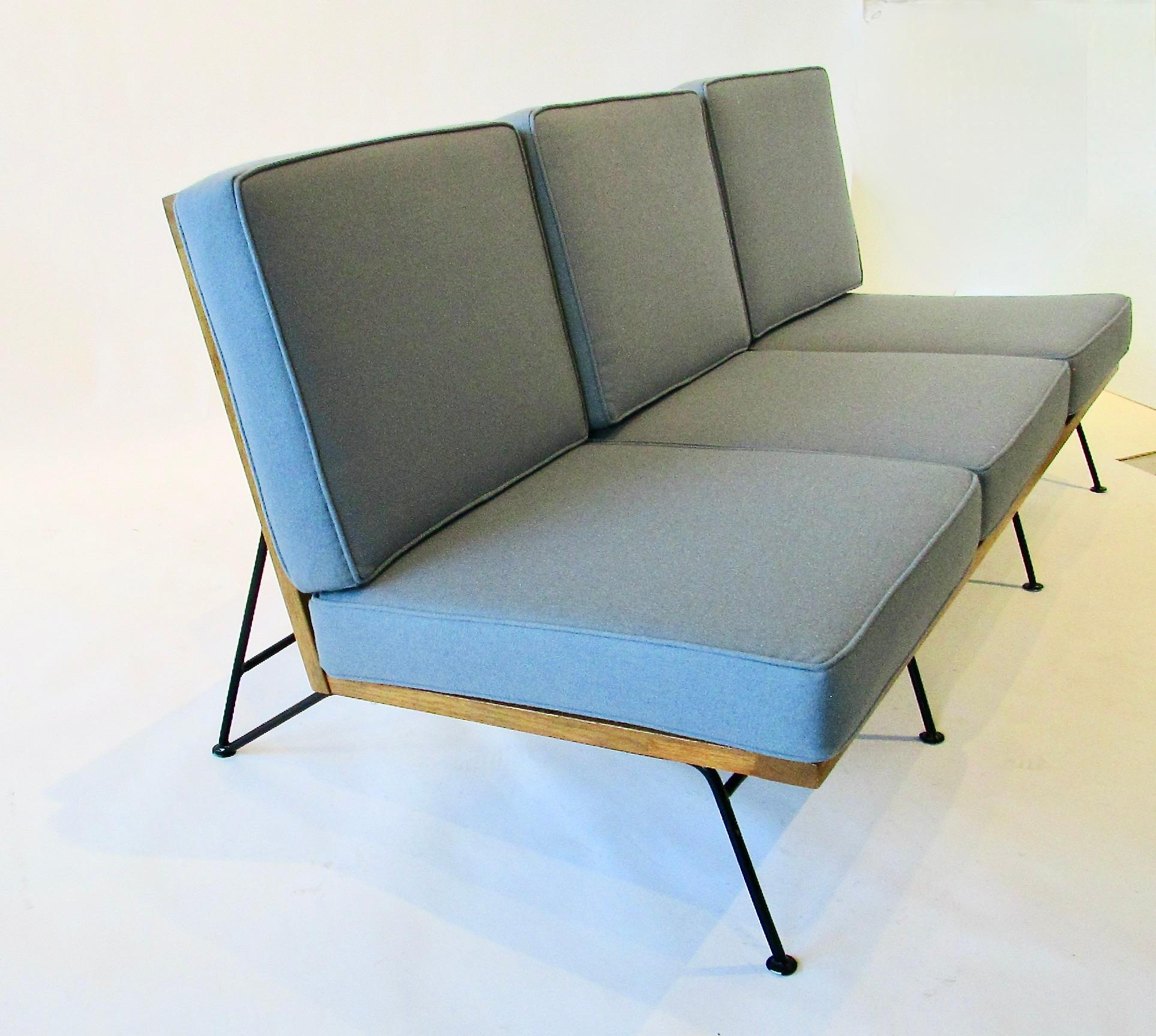 Saarinen Swanson Ficks Reed Wrought Iron with Wood Frame Couch In Good Condition For Sale In Ferndale, MI
