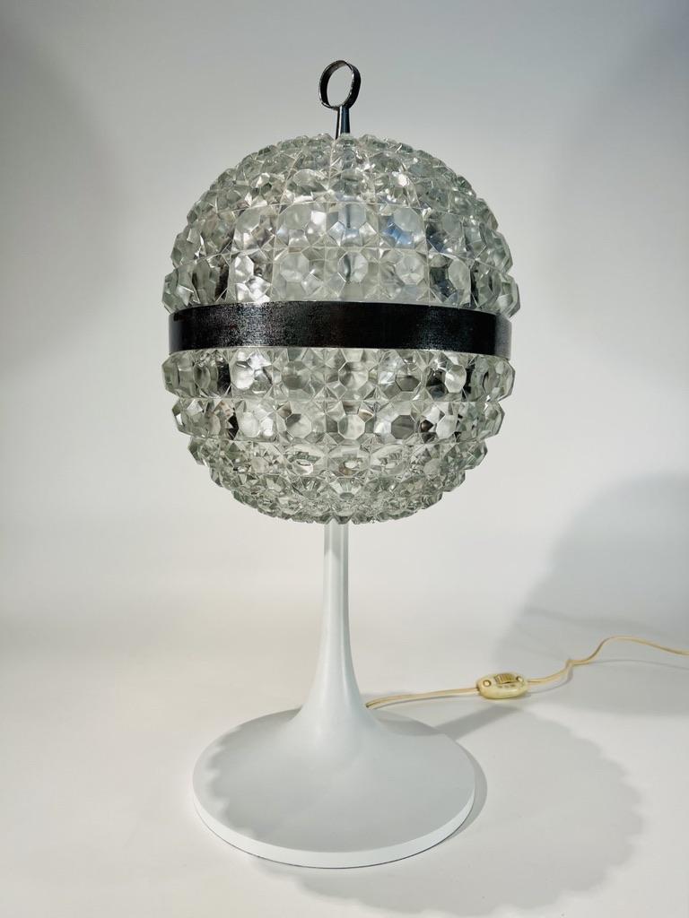 Lacquered Saarinen table lamp in glass and metal attributed For Sale
