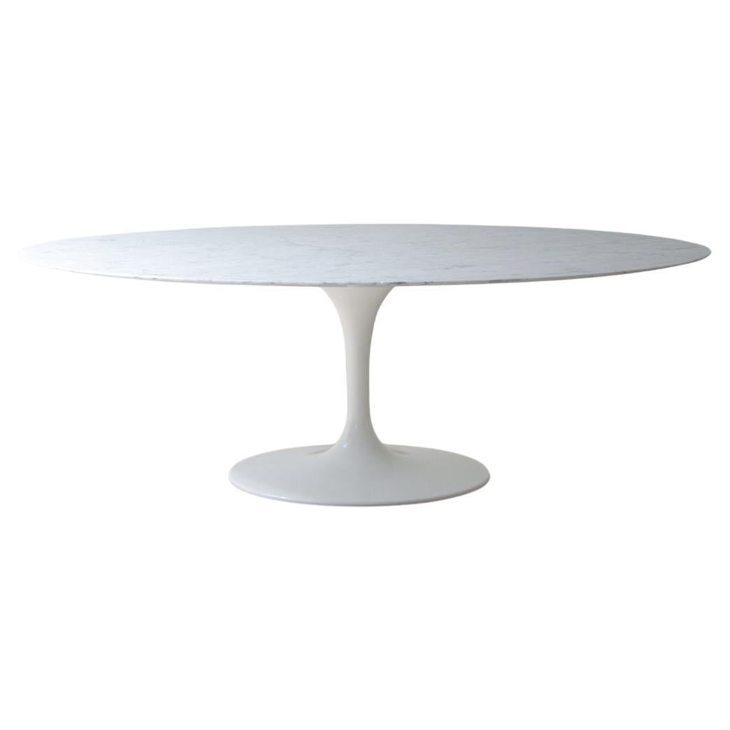 Table ovale Saarinen Tulip Knoll en vente