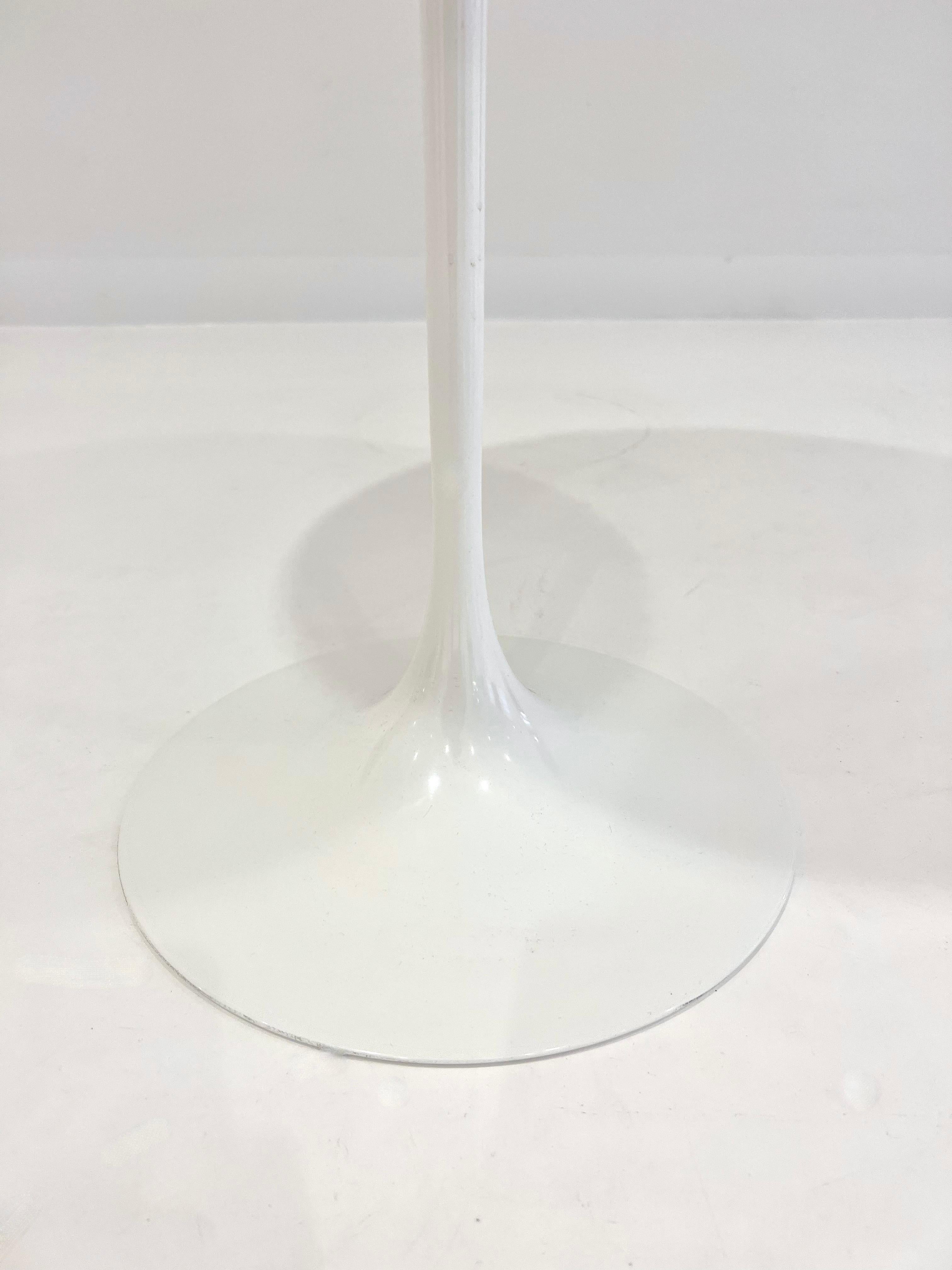 Saarinen Tulip Side Table by Knoll Studio, 1956 In Good Condition For Sale In New York, NY