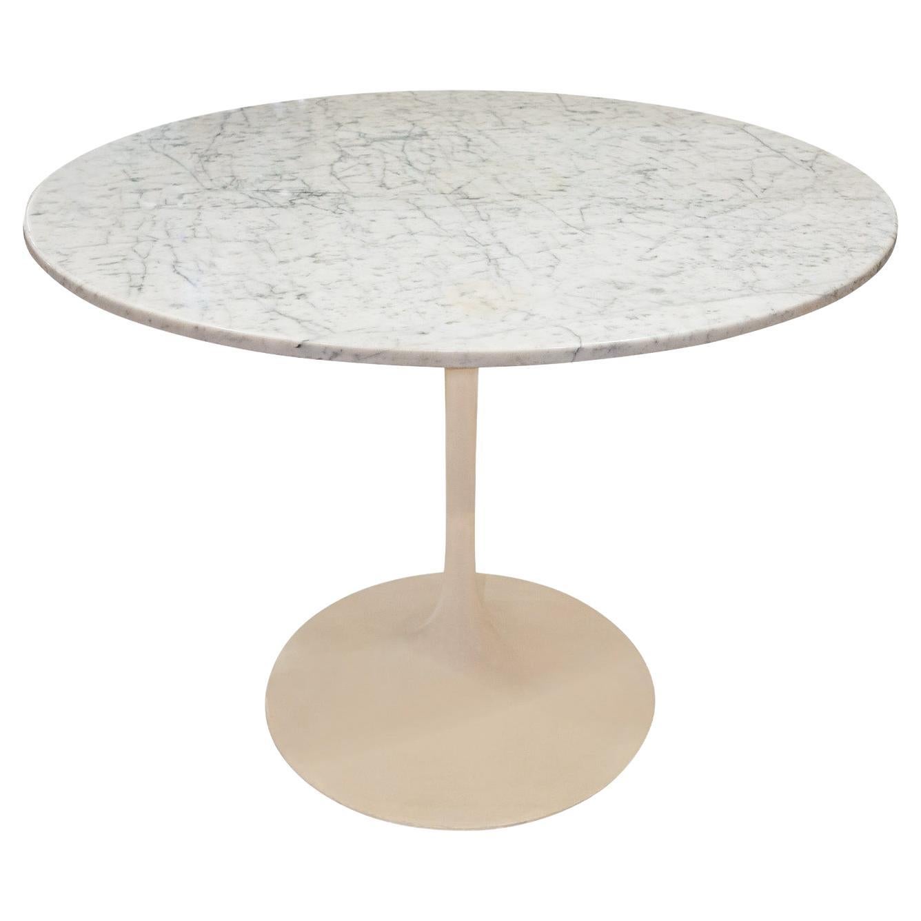 Tavolo da pranzo/gioco Saarinen Tulip Style con piano in marmo lucidato personalizzato 1990s in vendita