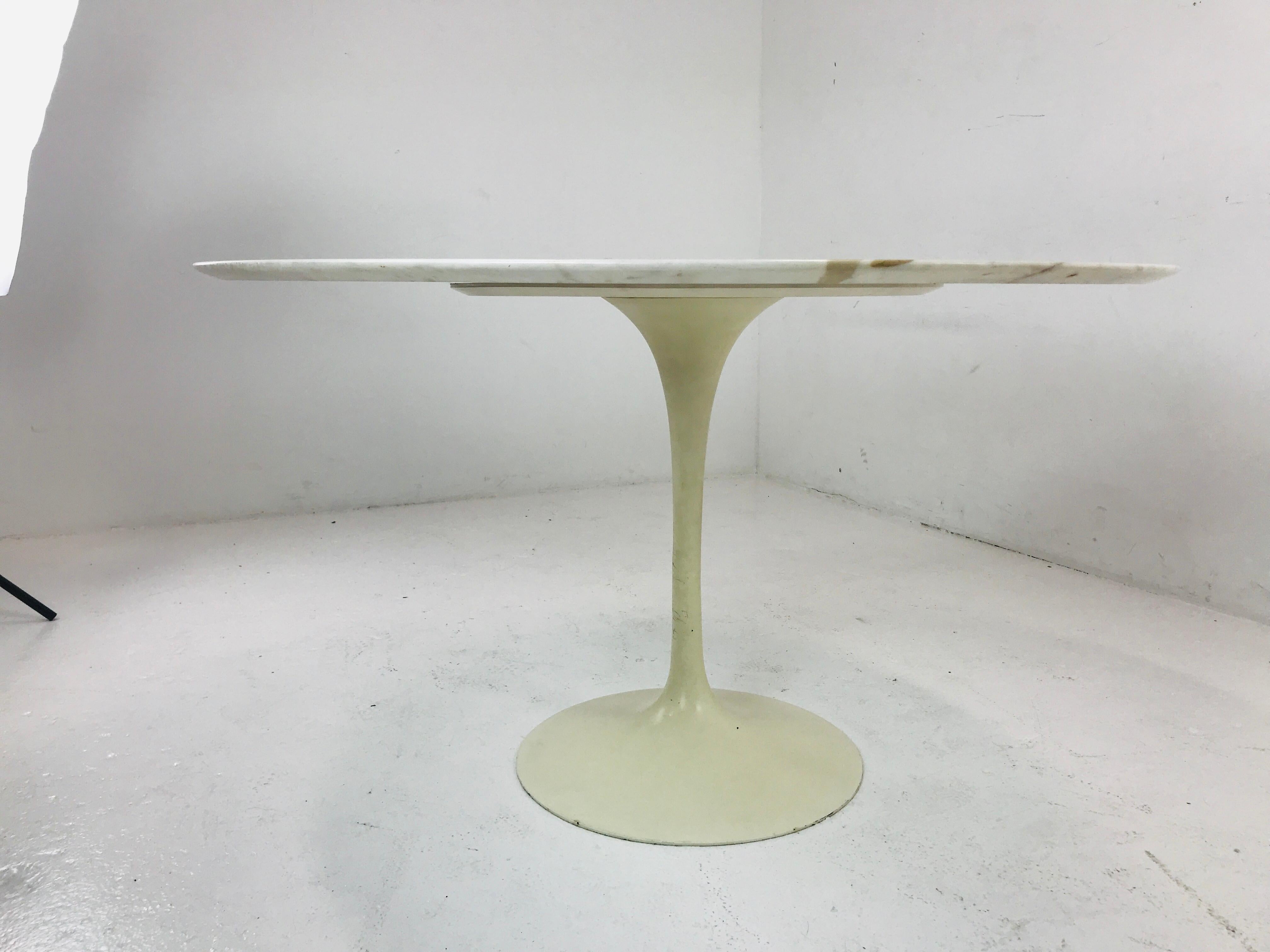Saarinen Style Tulip Table 1