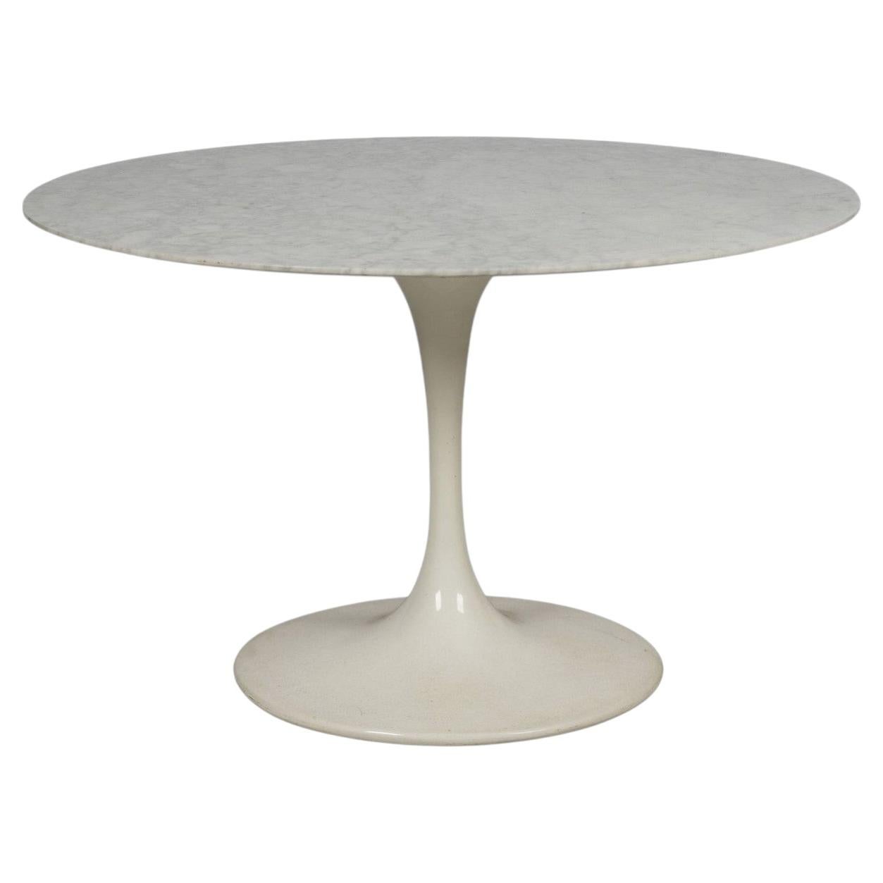 Table Tulip de Saarinen