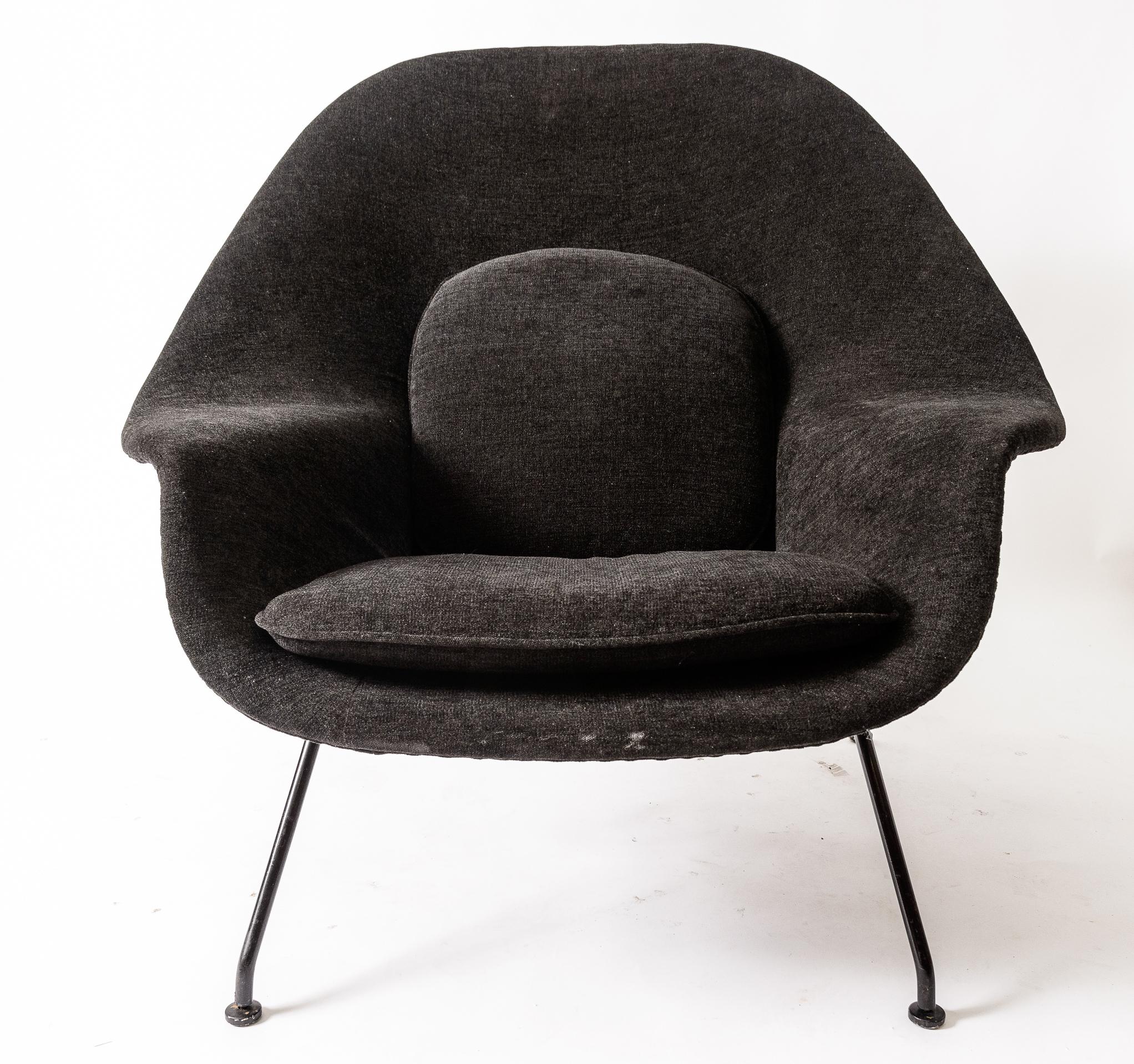 Mid-20th Century Saarinen Womb Chair and Ottoman by Knoll For Sale