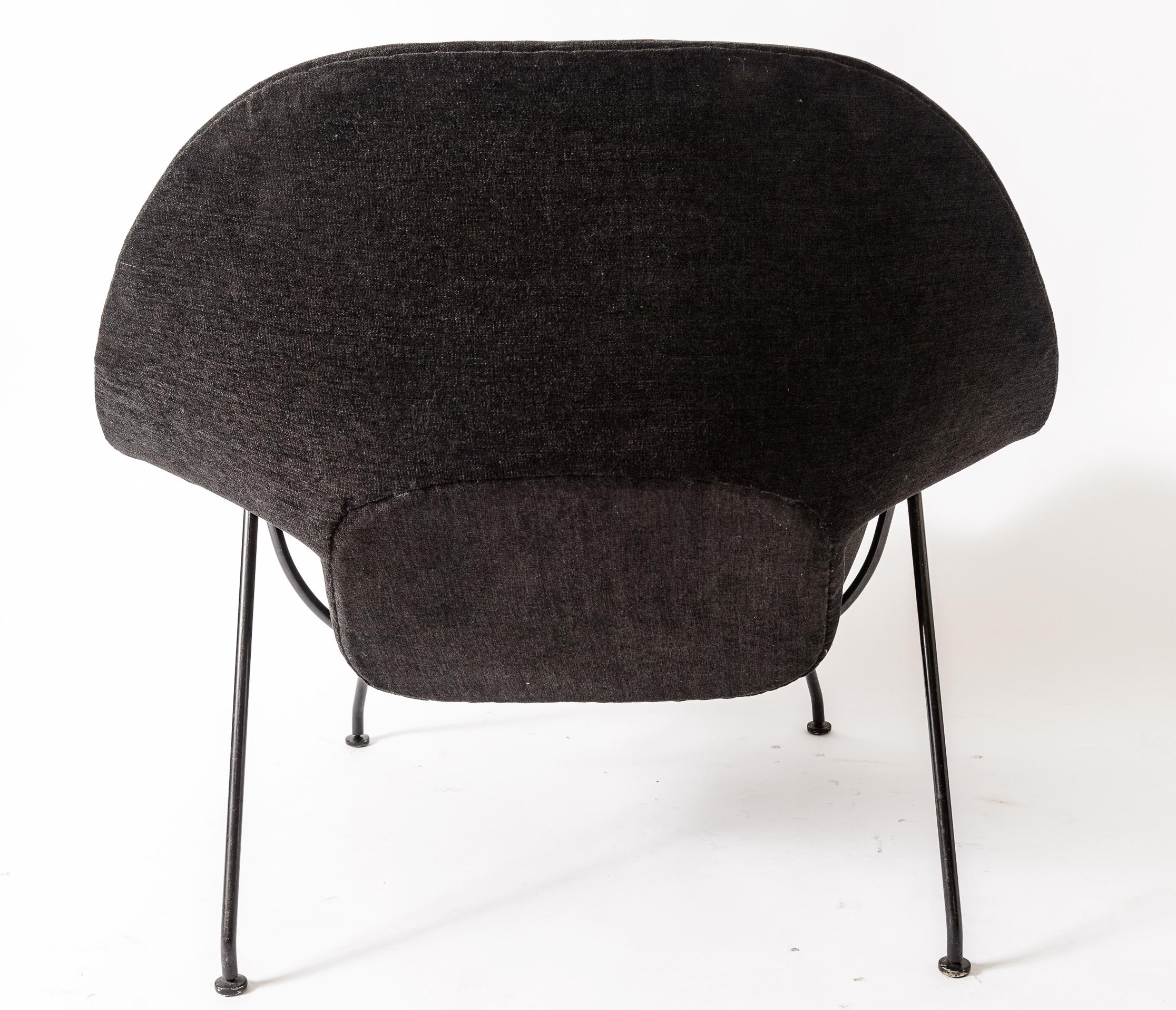 Tissu d'ameublement Chaise et ottoman Saarinen Womb par Knoll en vente