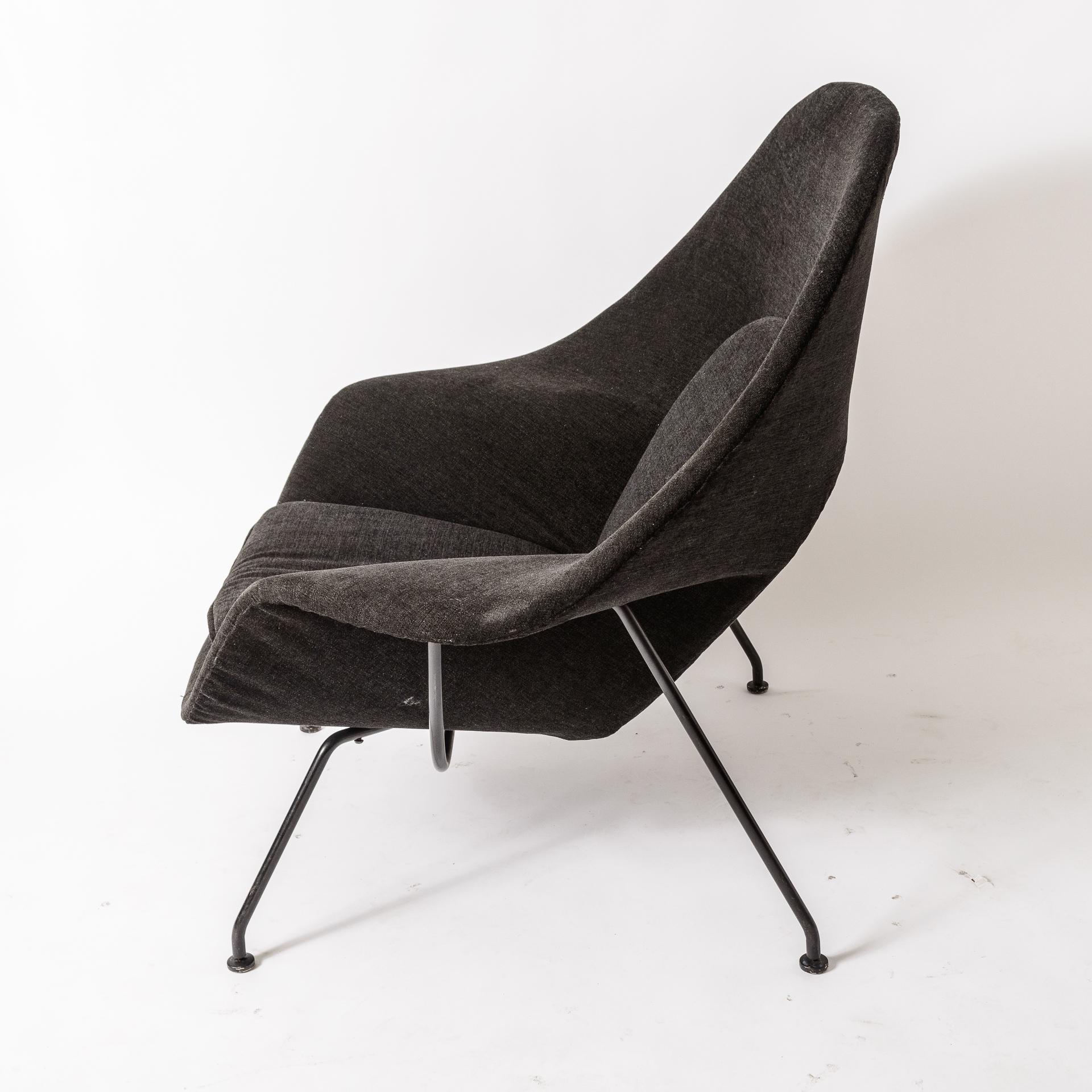 Saarinen Womb Chair and Ottoman by Knoll For Sale 1