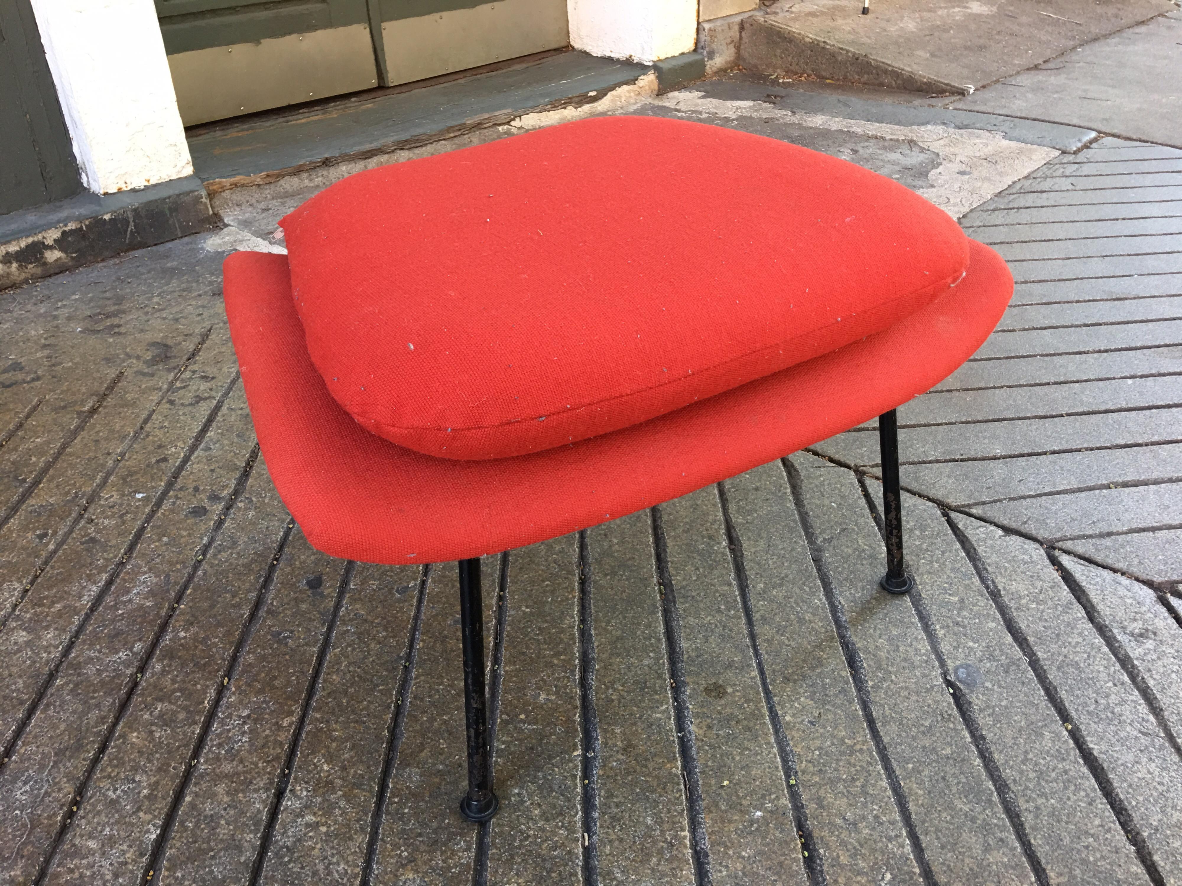 Saarinen Womb Chair and Ottoman for Knoll In Good Condition In Philadelphia, PA