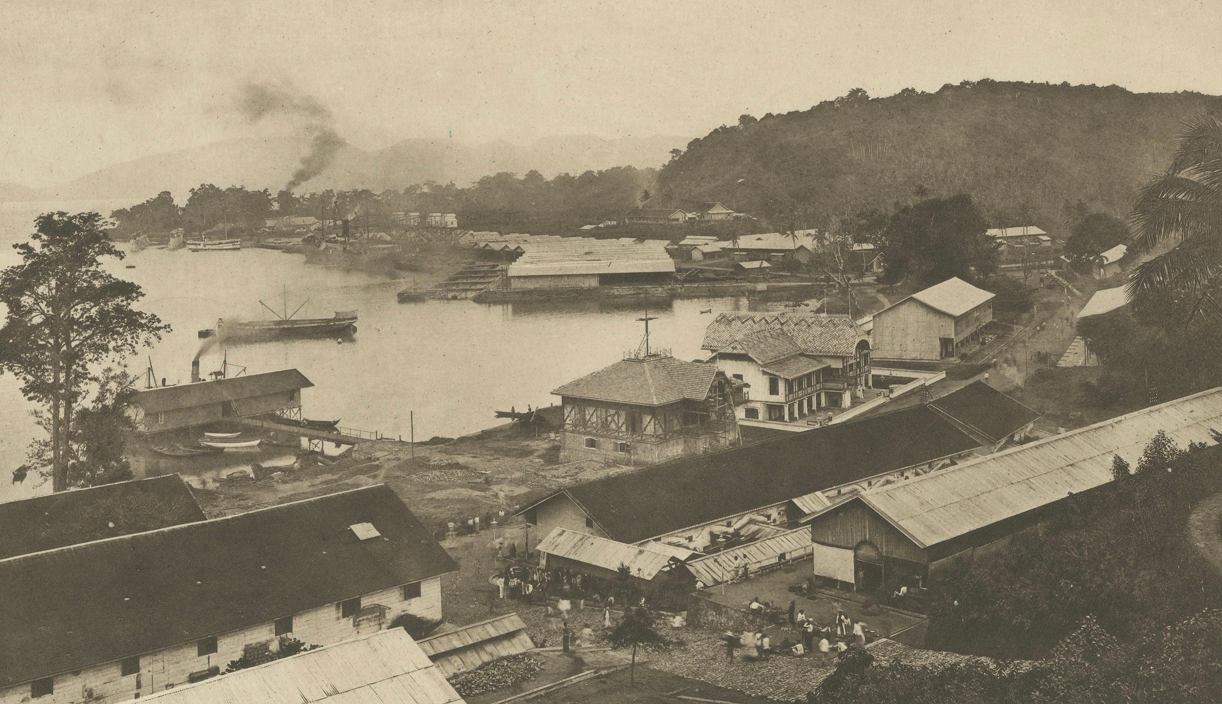 20ième siècle Port de Sabang, Pulau Weh - Kleingrothe Dutch East Indies Coaling Photo c.1910 en vente
