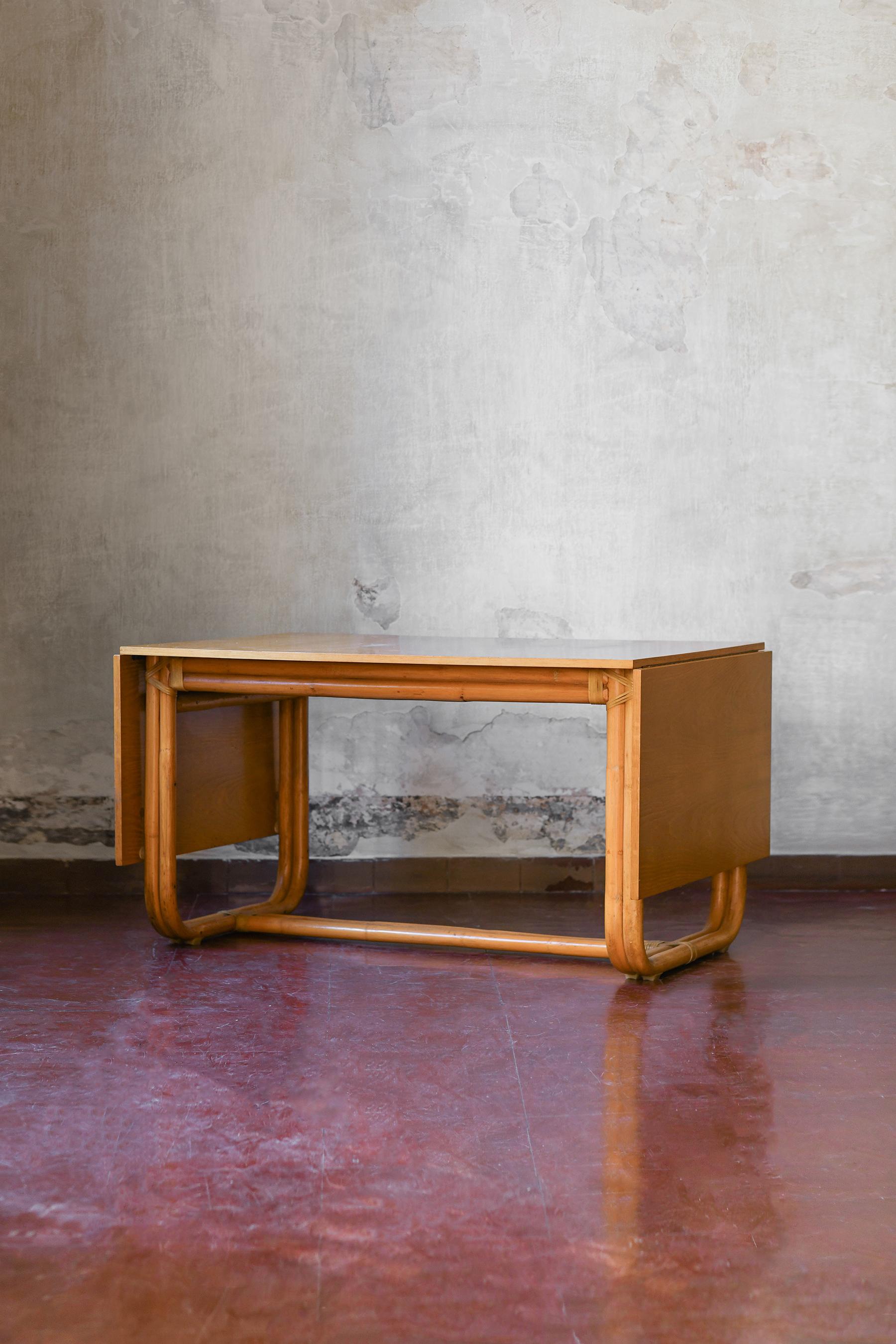 Sabatin bamboo table with extendable wooden shelf and leather bindings In Good Condition In Roma, RM