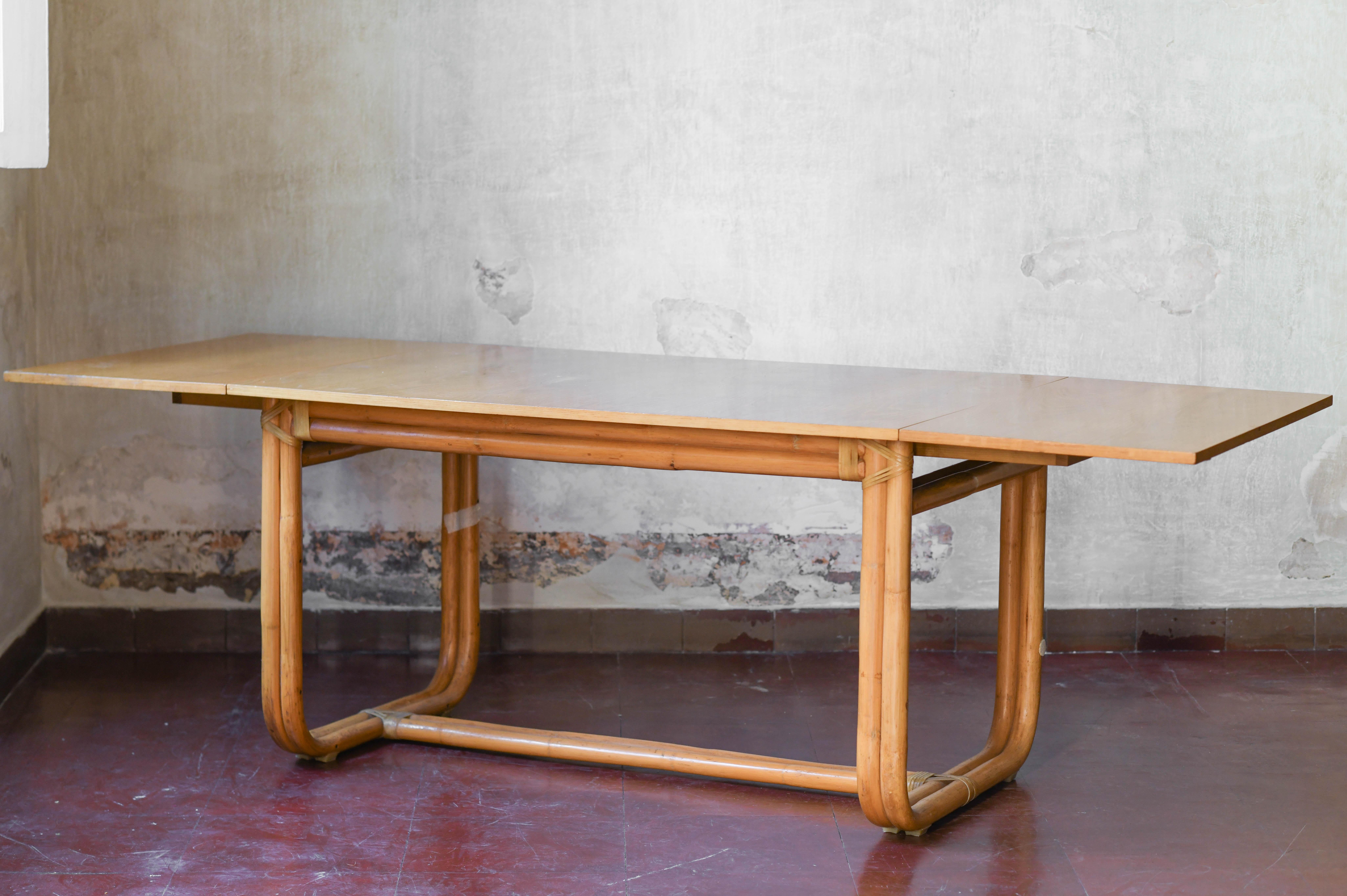 Late 20th Century Sabatin bamboo table with extendable wooden shelf and leather bindings For Sale