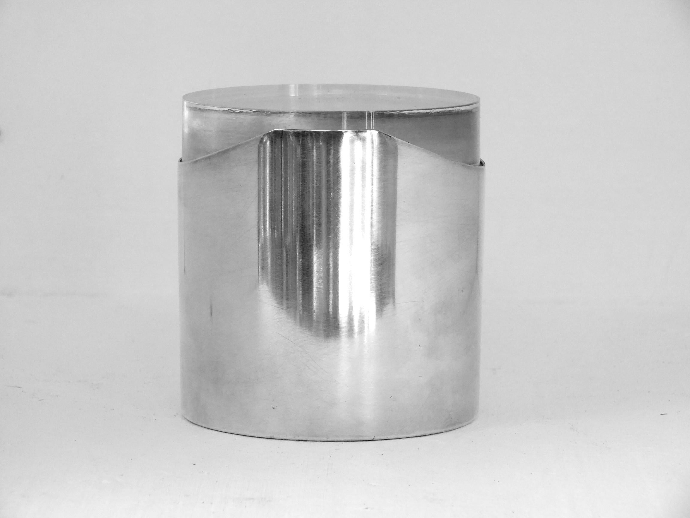 
Sabattini Italy production in years 50 jewelry box in stainless steel with top in plexiglass, very elegant.

Lino Sabattini is an old-time craftsman. His objects, characterised by a light, elegant sense of form, span an over fifty-year long period