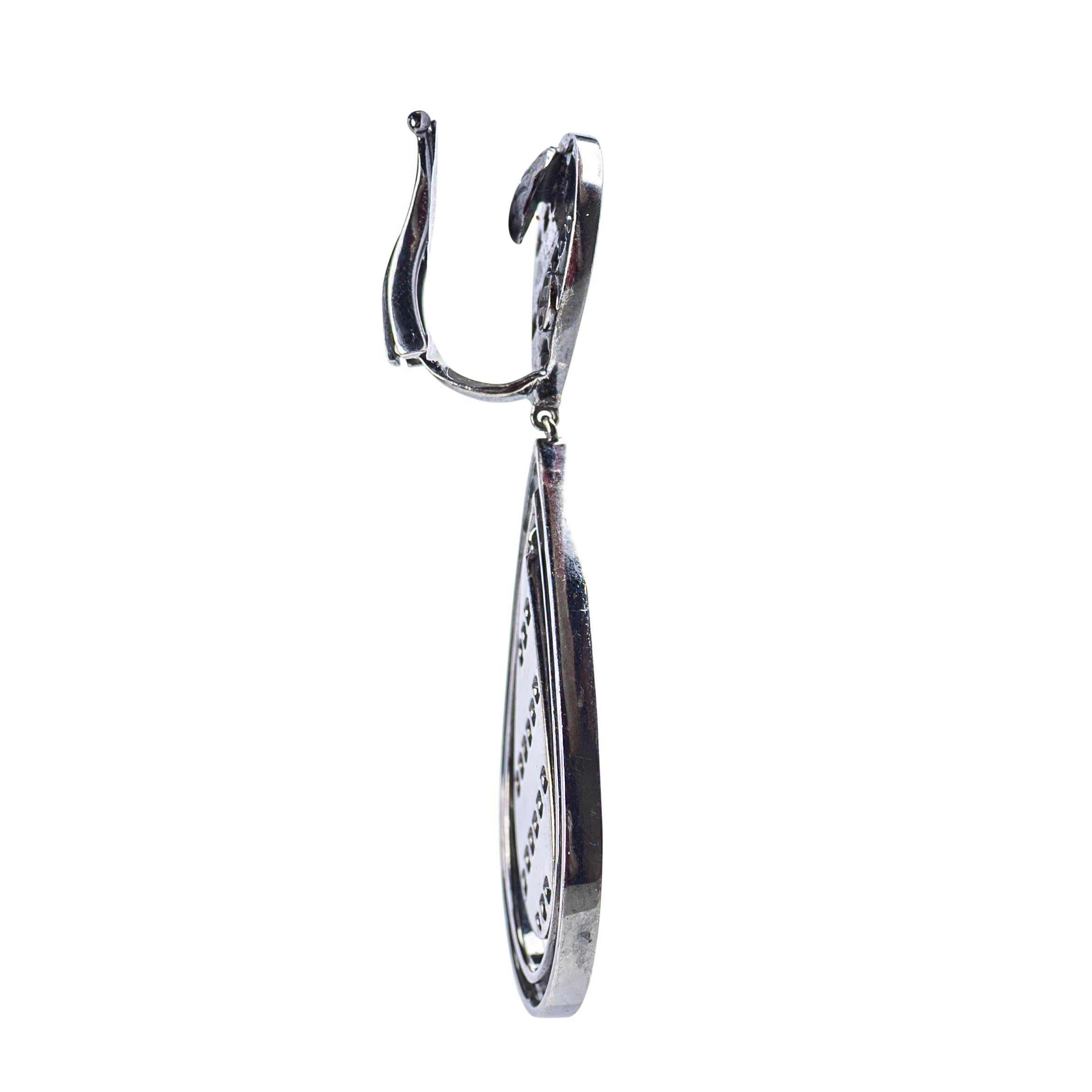 Taille ronde Sabbadini Boucles d'oreilles pendantes à rayures en or blanc 18 K et diamants en vente
