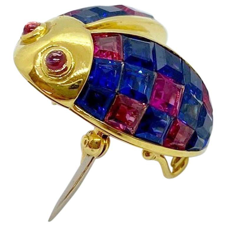 Sabbadini 18 Karat Gold Ladybug Brooch with 8.56 Carat Blue and Pink Sapphires For Sale