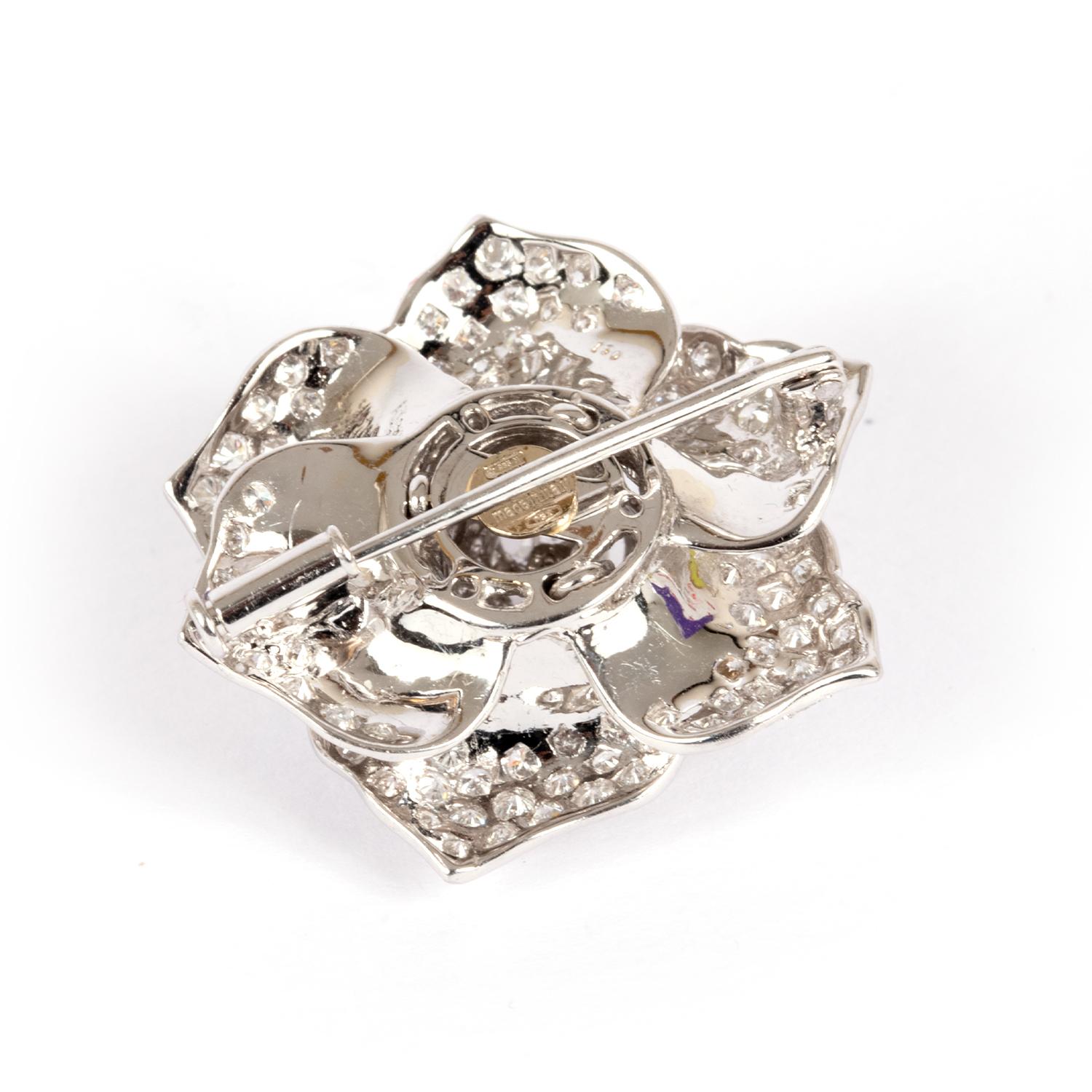 Sabbadini Broche rose en or blanc 18 carats et diamants Neuf - En vente à Bari, IT