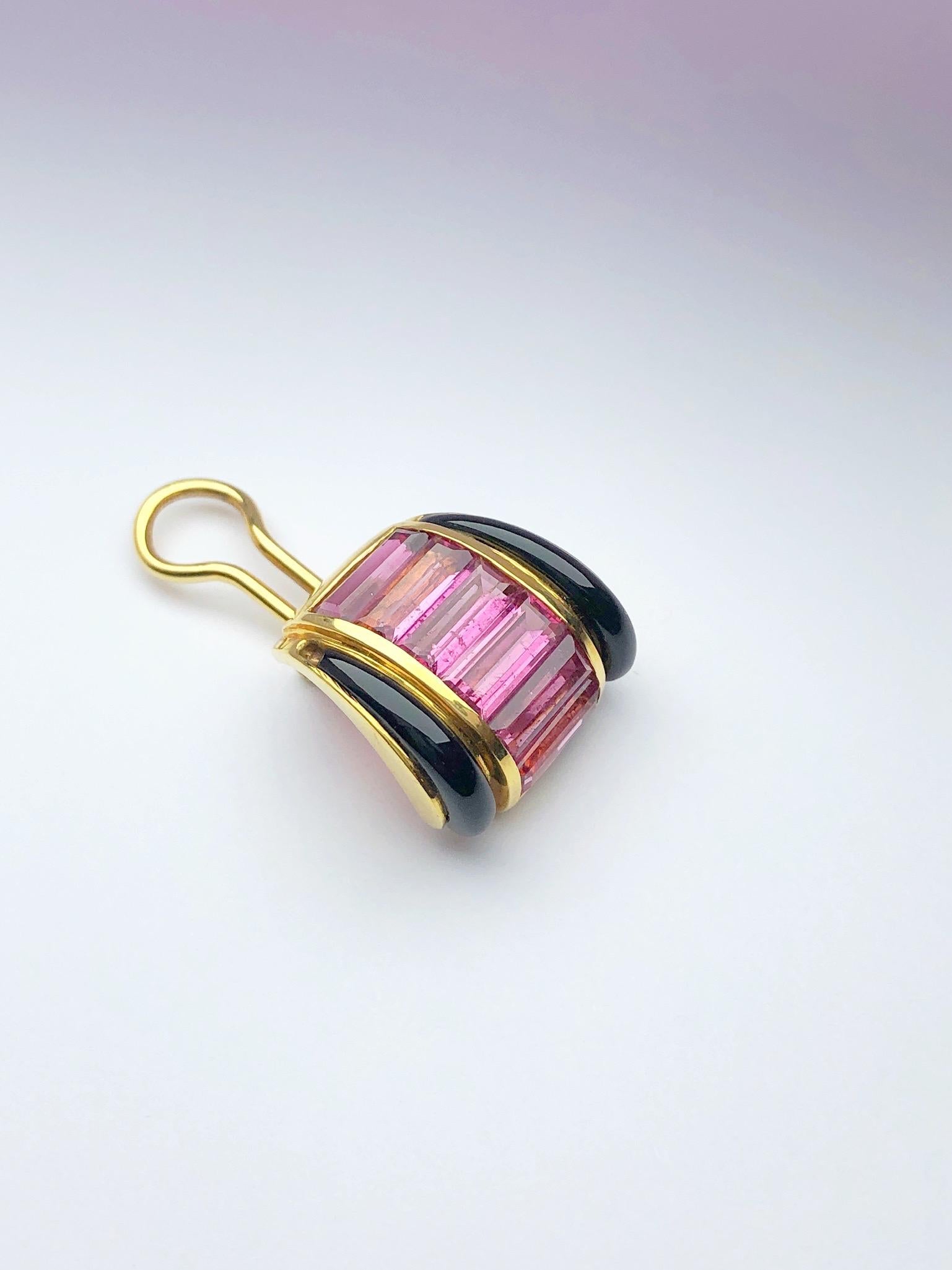 Sabbadini 18 Karat Yellow Gold Earrings with Pink Tourmaline and Black Onyx In New Condition For Sale In New York, NY