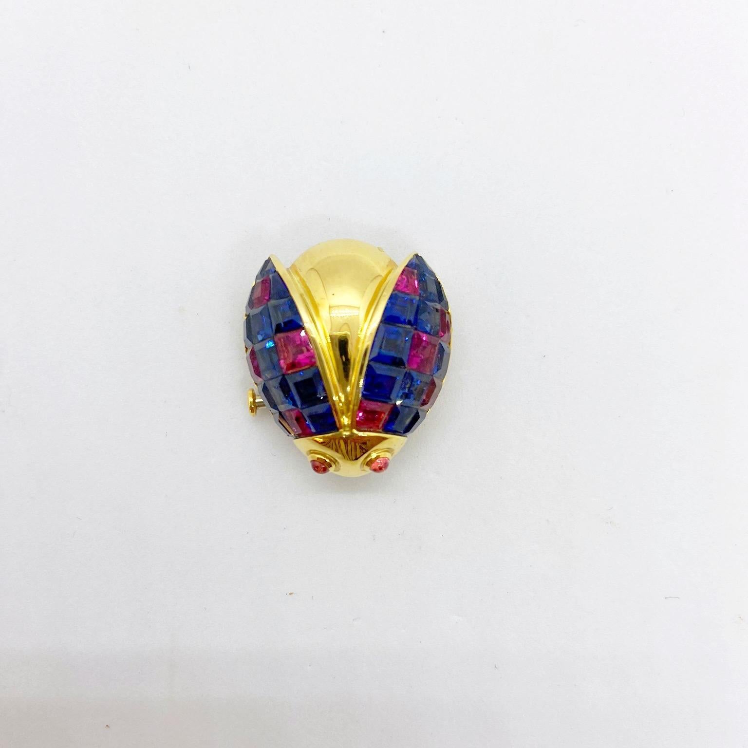 Sabbadini 18 Karat Gold Ladybug Brooch with 8.56 Carat Blue and Pink Sapphires In New Condition For Sale In New York, NY