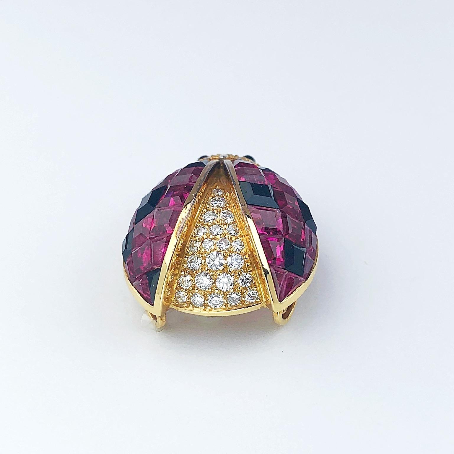 Contemporary Sabbadini 18 Karat Gold Ladybug Brooch with Pink Tourmaline, Onyx and Diamonds For Sale