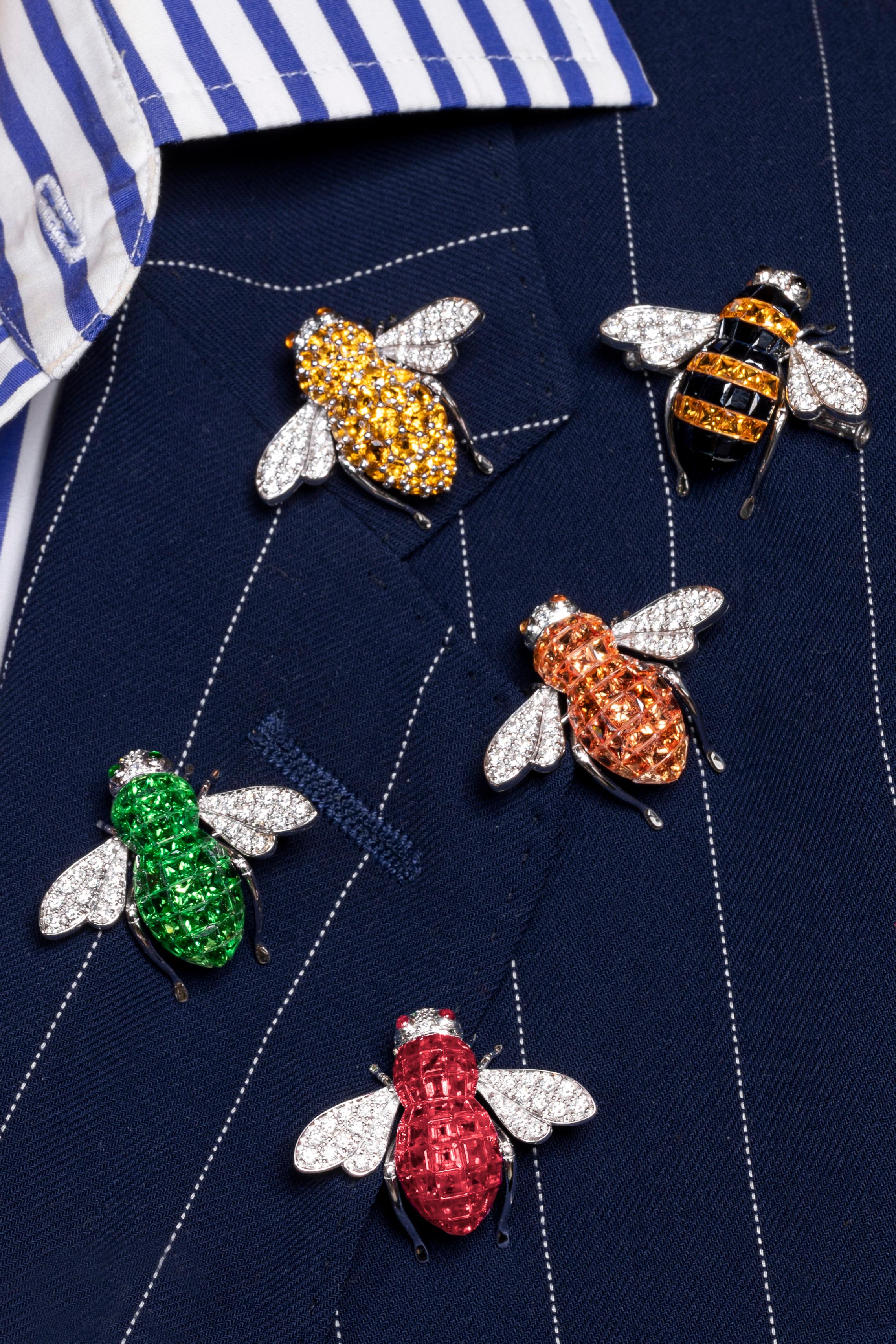 Sabbadini Bee Brooch Invisible Setting in Yellow & Black Sapphires with Diamonds (Carréeschliff) im Angebot