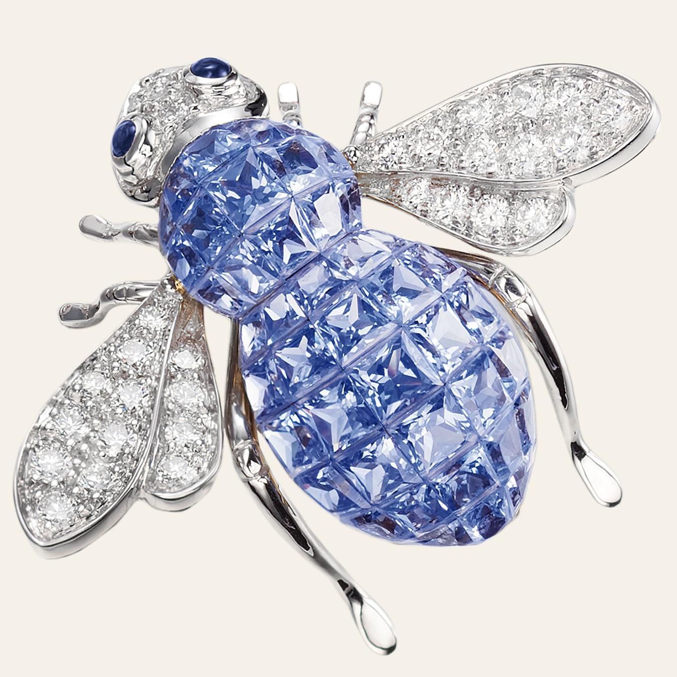 Sabbadini Bee Earrings, Invisible Setting Light Blue Sapphires im Zustand „Neu“ im Angebot in Milan, IT