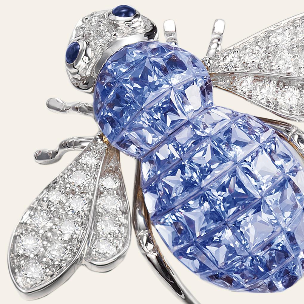 Sabbadini Bee Earrings, Invisible Setting Light Blue Sapphires Damen im Angebot