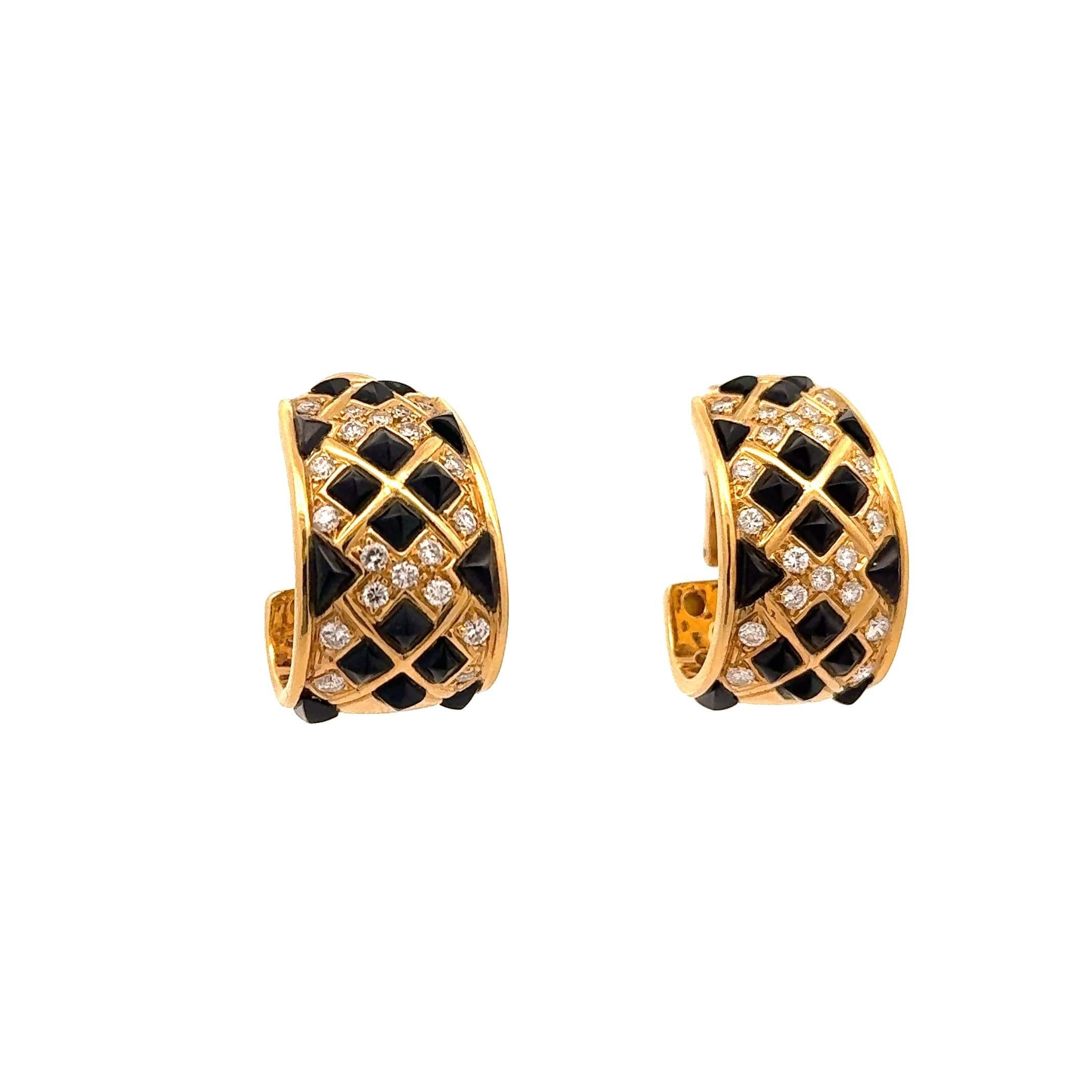 Contemporaneo Orecchini a cerchio a clip in oro giallo 18k con diamante e onice nero Sabbadini in vendita