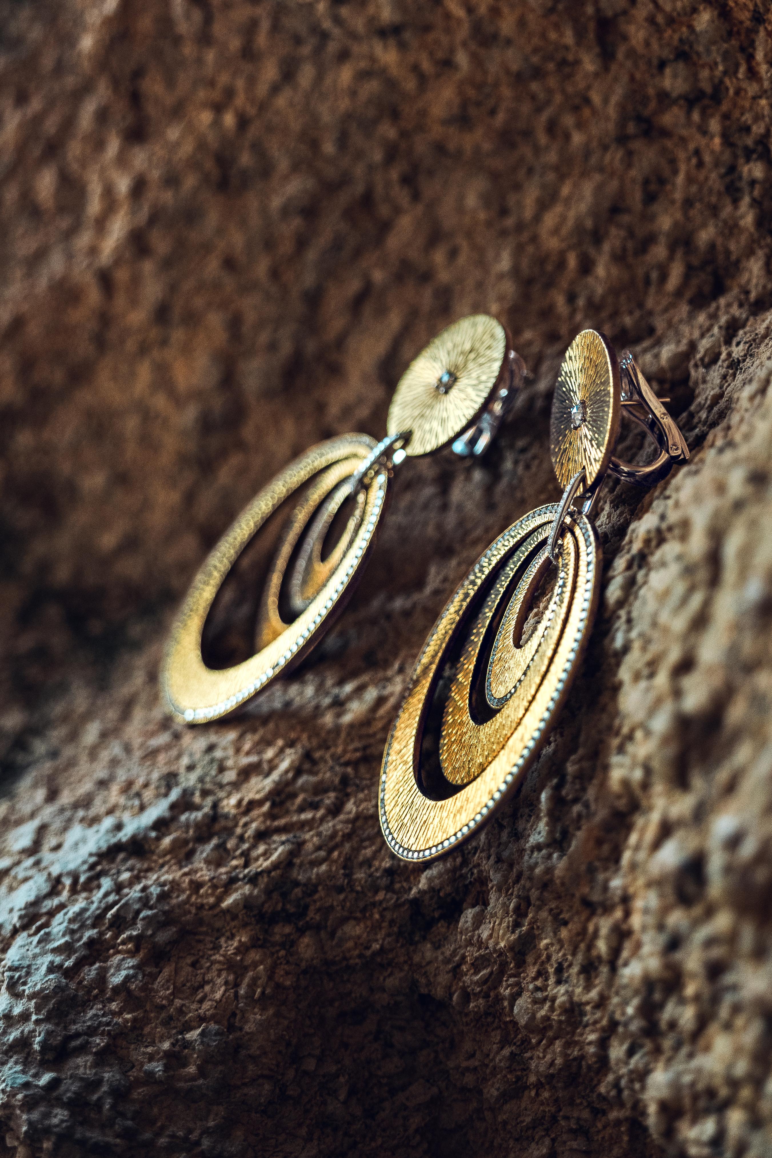 Sabbadini Contemporary Titanium, Gold and Diamond Earrings In New Condition For Sale In Milan, IT