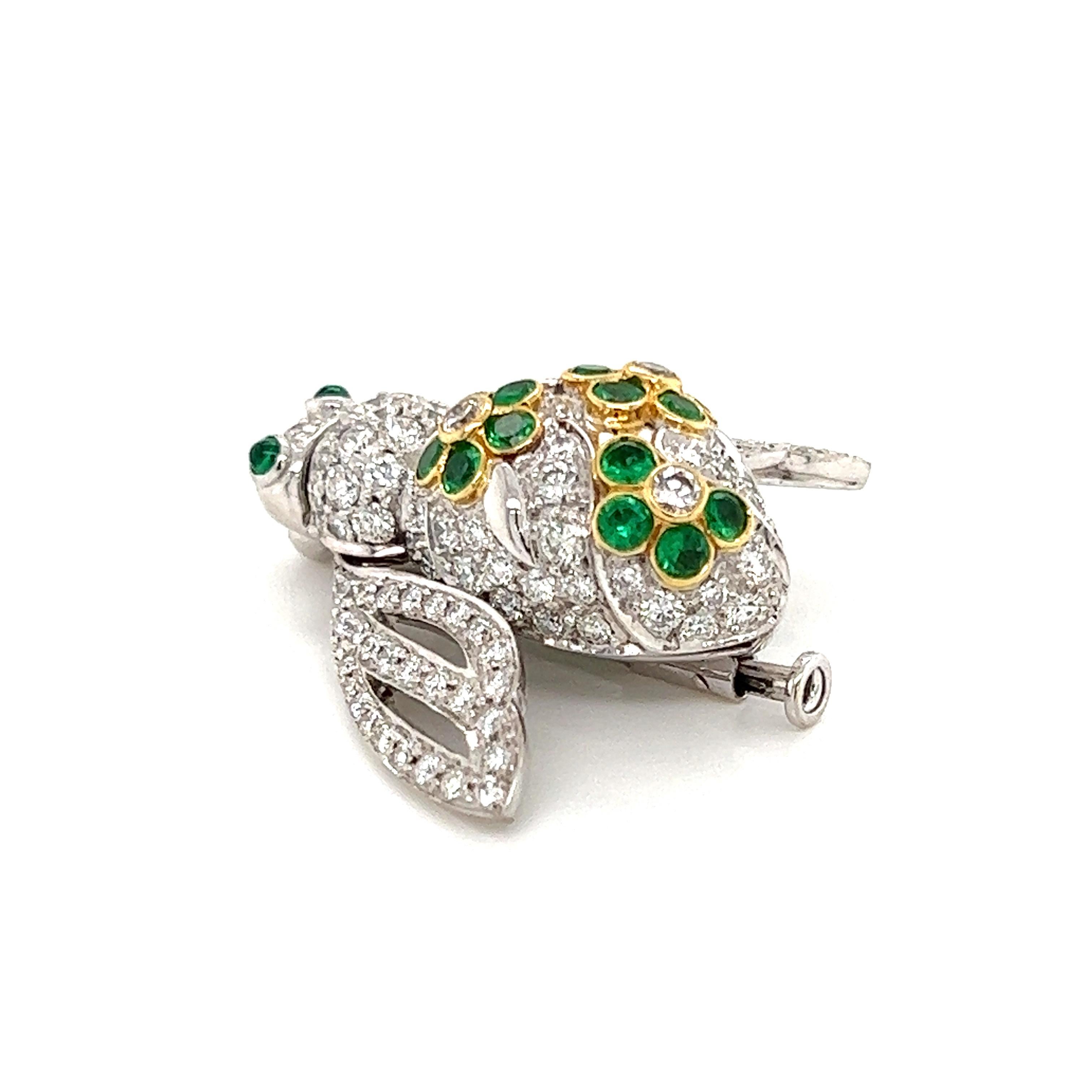 Women's Sabbadini Diamond & Emerald 18k Gold Bee Pin Brooch For Sale