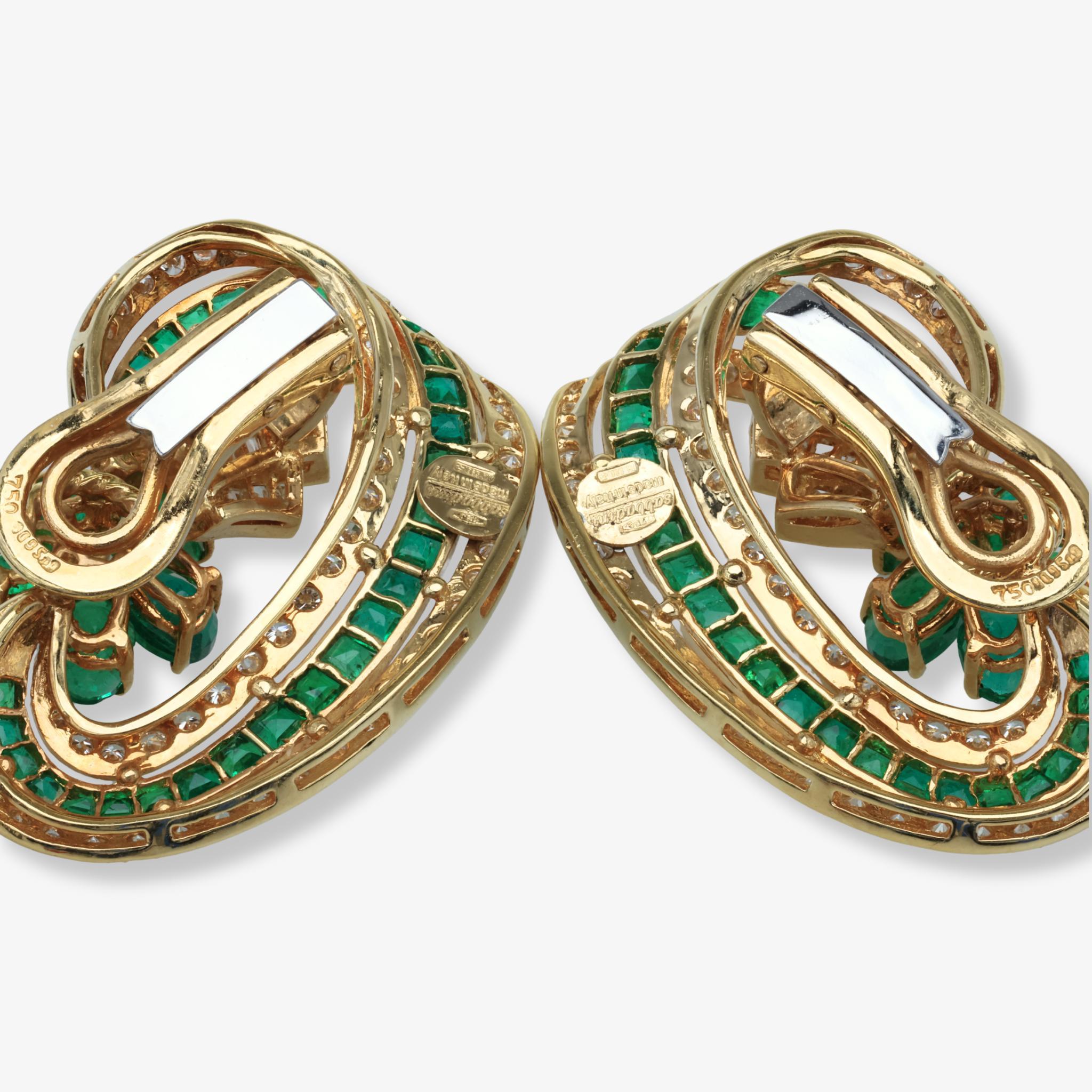 Orecchini Sabbadini con motivo floreale di smeraldi e diamanti in oro giallo 18 carati In condizioni ottime in vendita a Tampa, FL