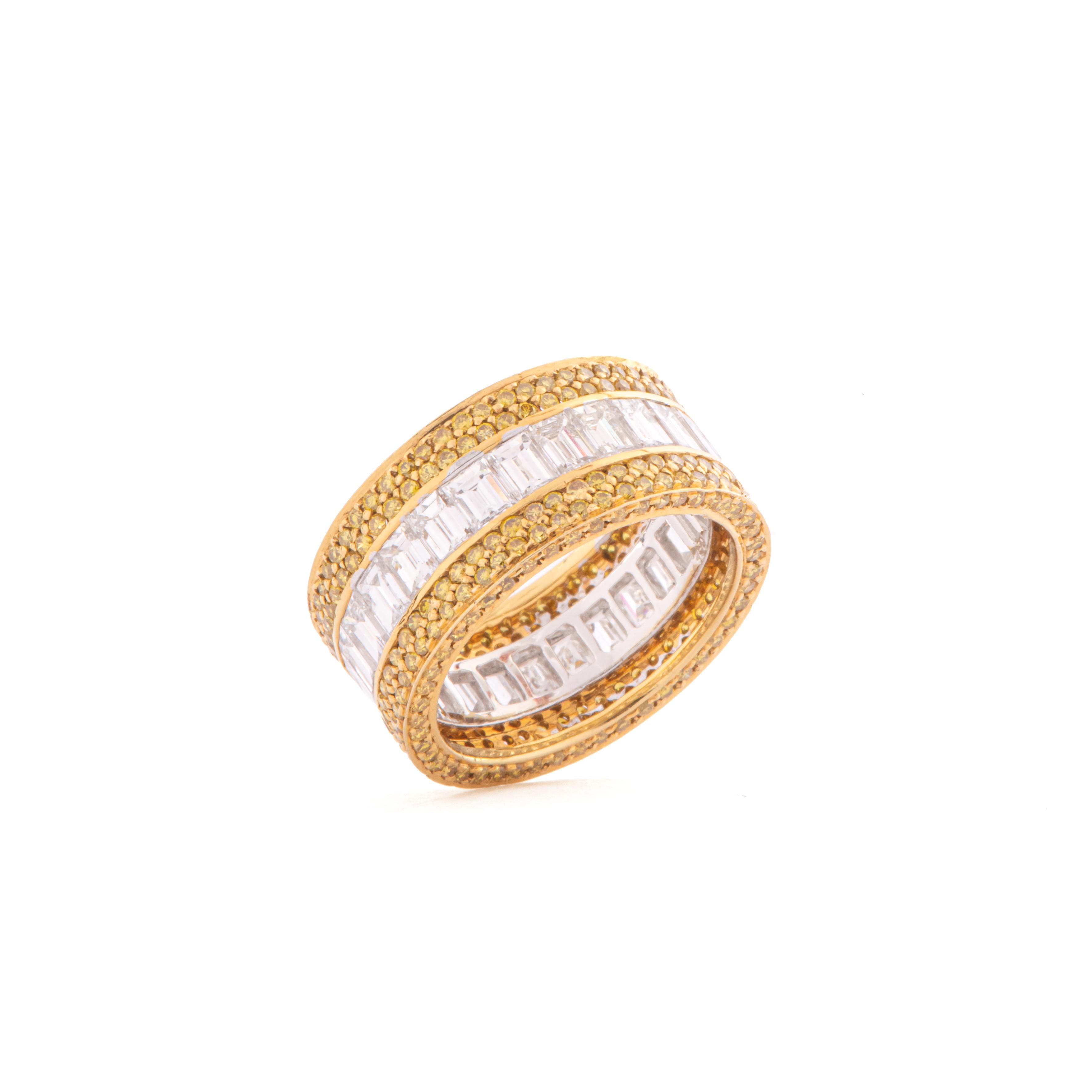 Contemporary Sabbadini Exquisite Diamond Band Ring