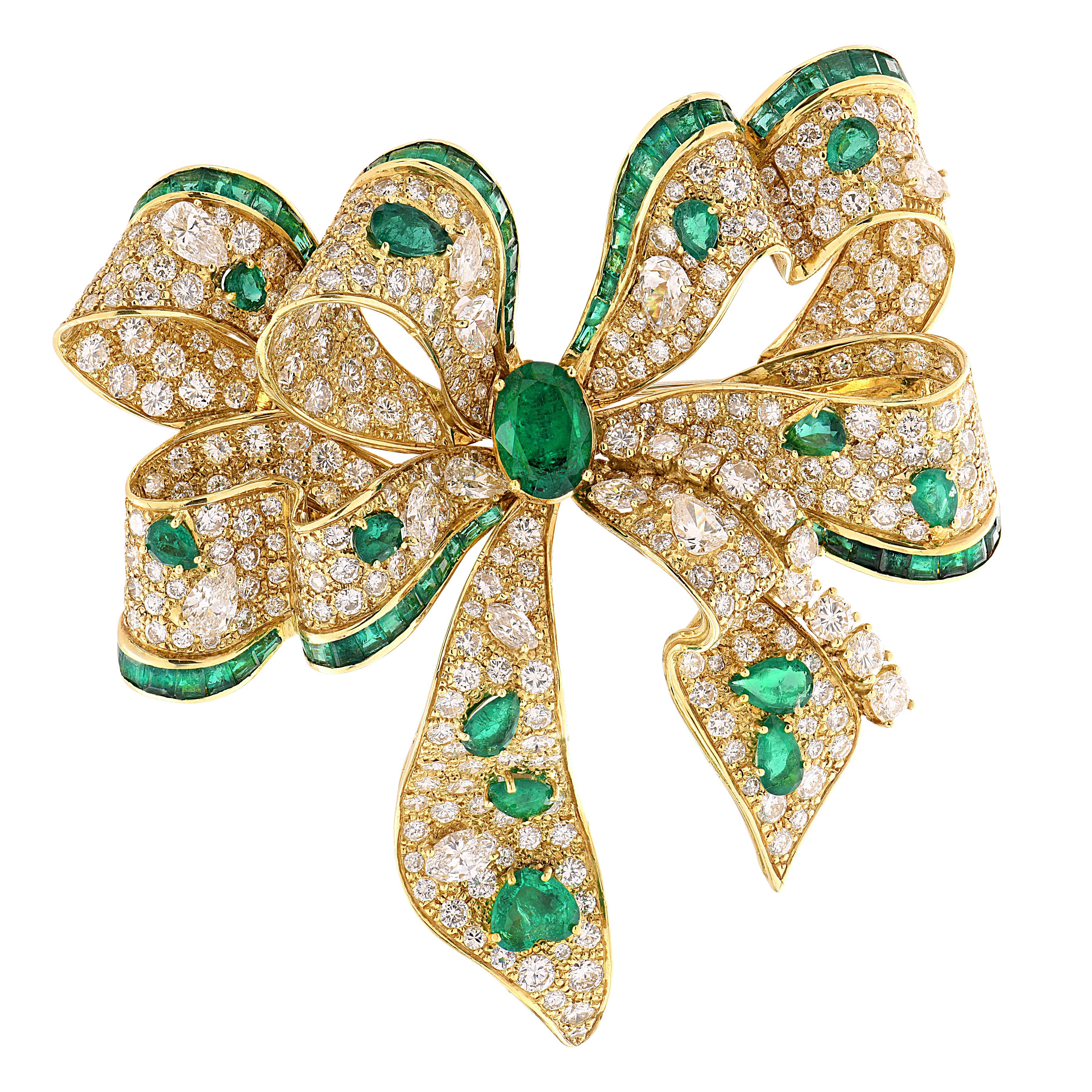 Women's or Men's Sabbadini Italy 20ct Diamond & Emerald Bow Brooch For Sale
