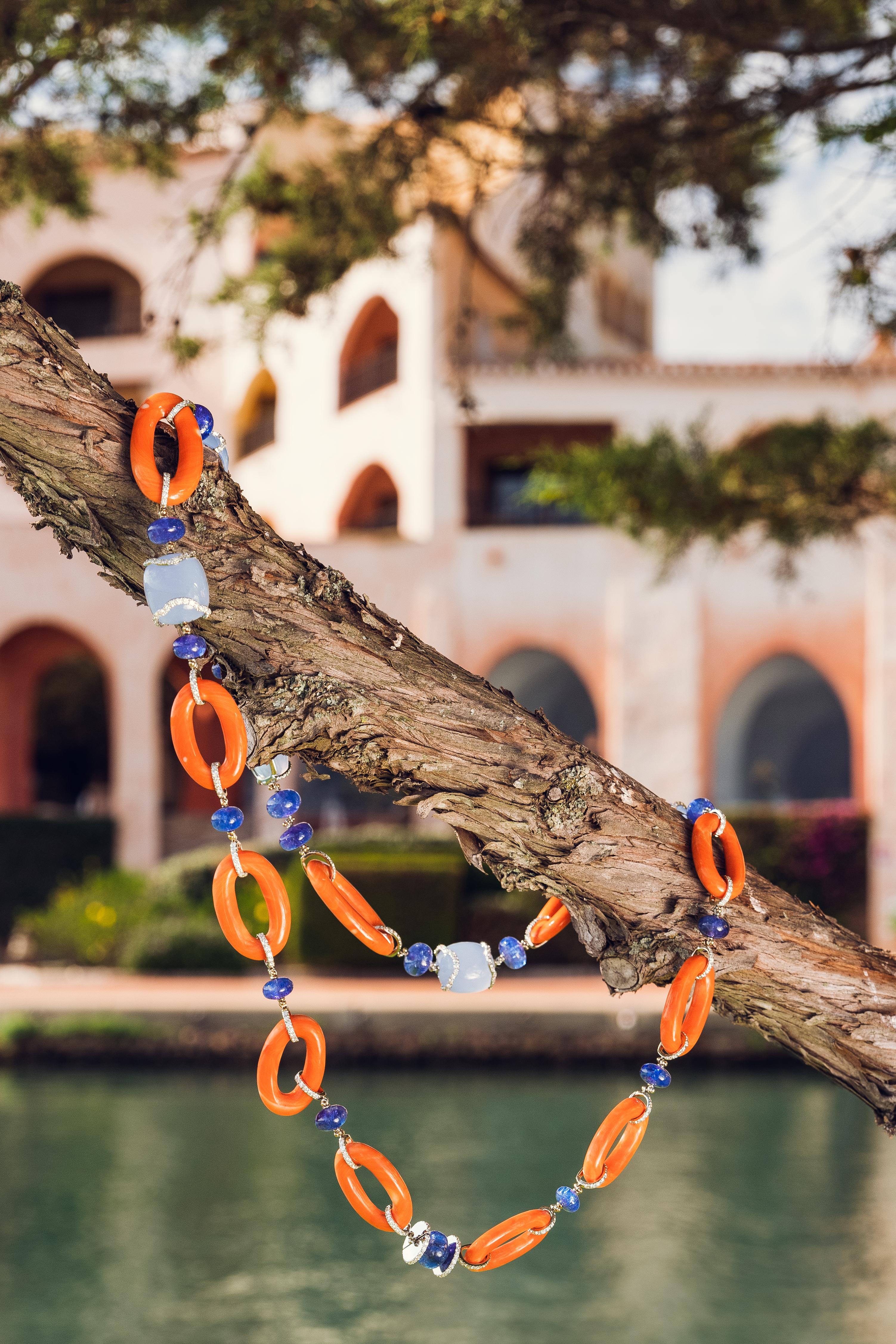 Unique long white gold necklace, coral, chalcedony, tanzanite and diamonds
Hand made jewelry & designed in Milan, in Via Montenapoleone.
This item comes directly from the Sabbadini boutique & is not a second hand piece.
Made in Italy