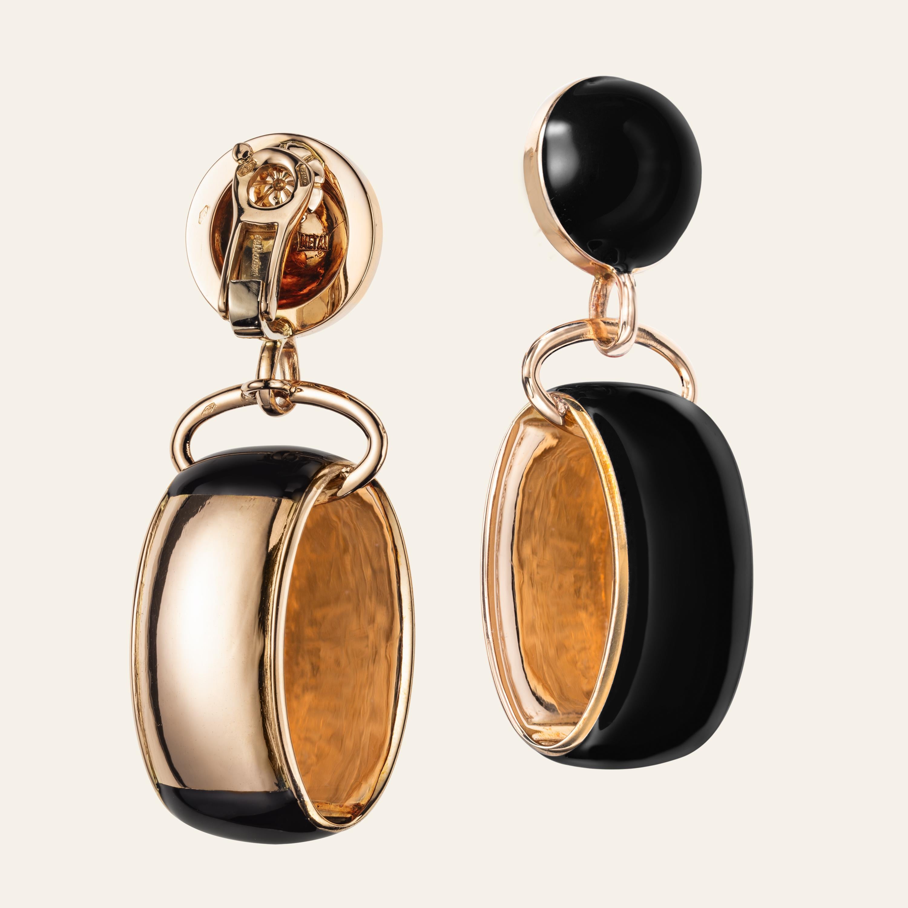 Sabbadini Pendant Earrings in Black Laquer & Pink Gold
18k Pink gold and bronze pendant earrings, black lacquer coat. Gold 20,90gr and bronze 18,80gr 
Hand made jewelry & designed in Milan, in Via Montenapoleone.
This item comes directly from the