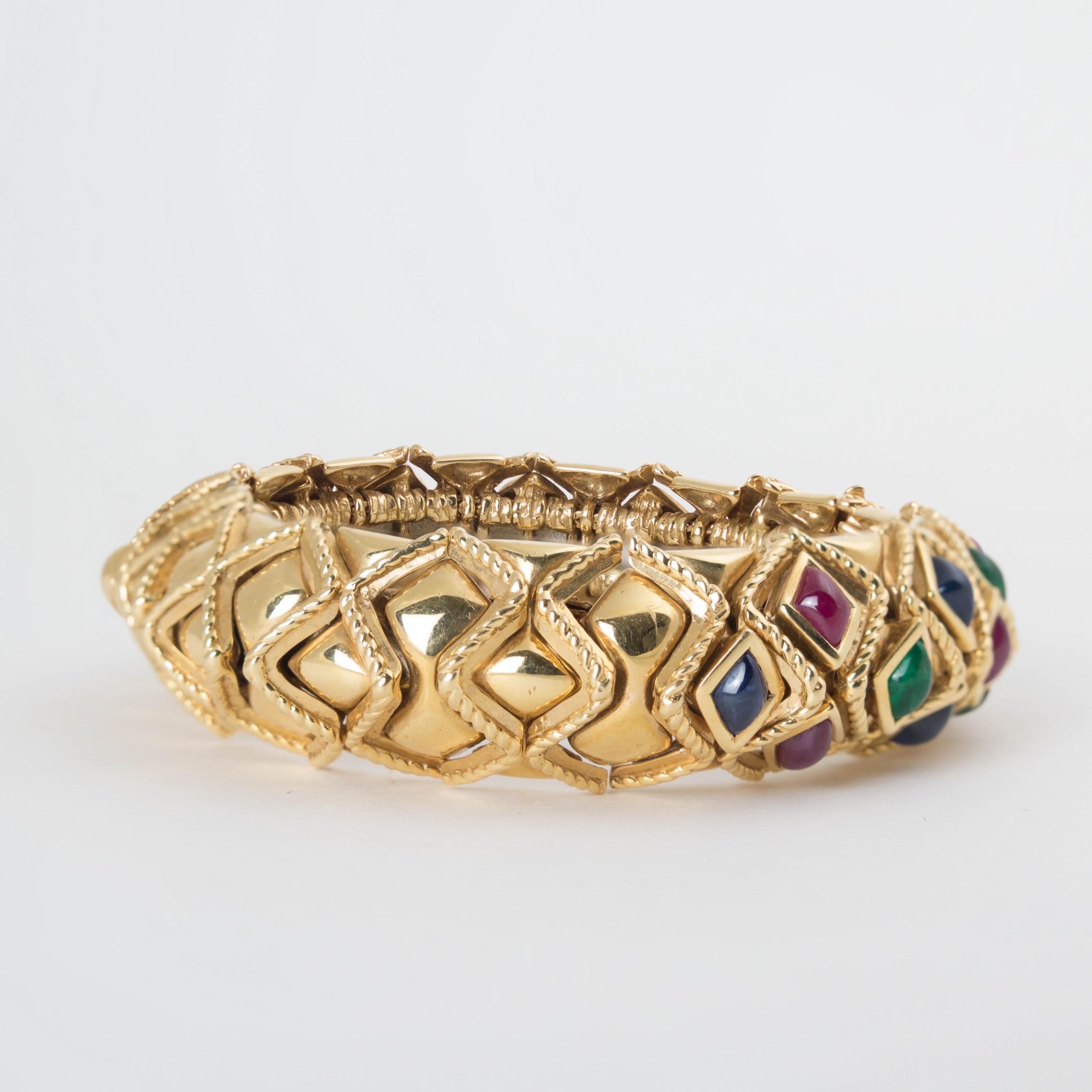 Sabbadini ruby emerald sapphire 18k gold bracelet bangle Bon état - En vente à Austin, TX