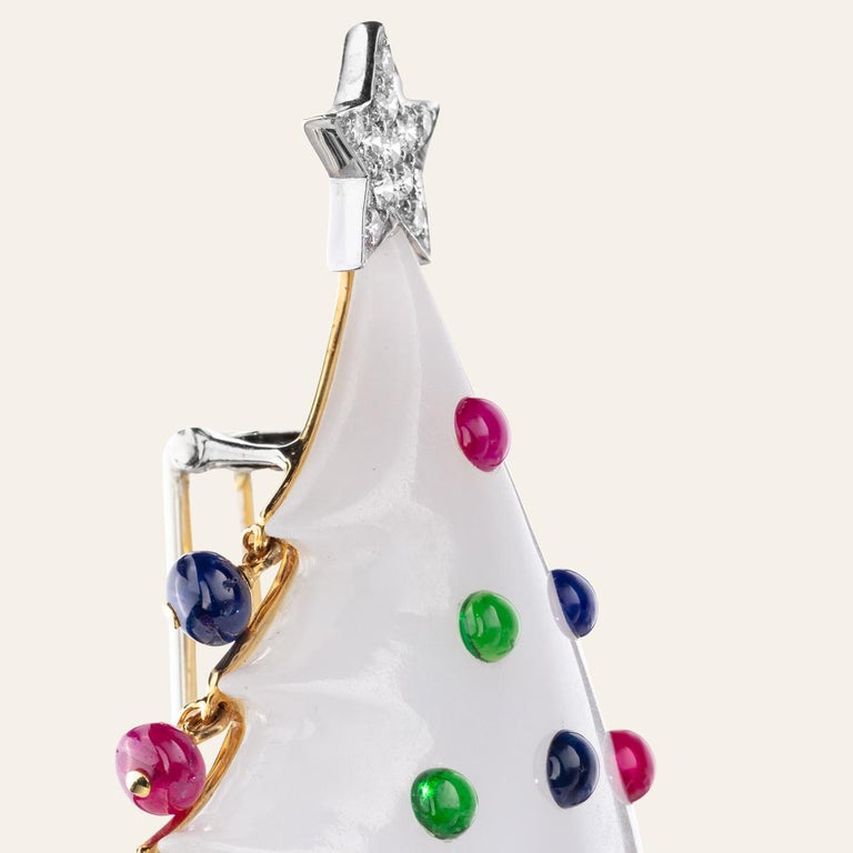 Women's or Men's Sabbadini Yellow Gold Christmas Tree Brooch with White Jade & Diamonds & Rubies For Sale