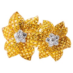 Spilla a fiore con zaffiro giallo e diamante, oro 18 carati, Sabbadini