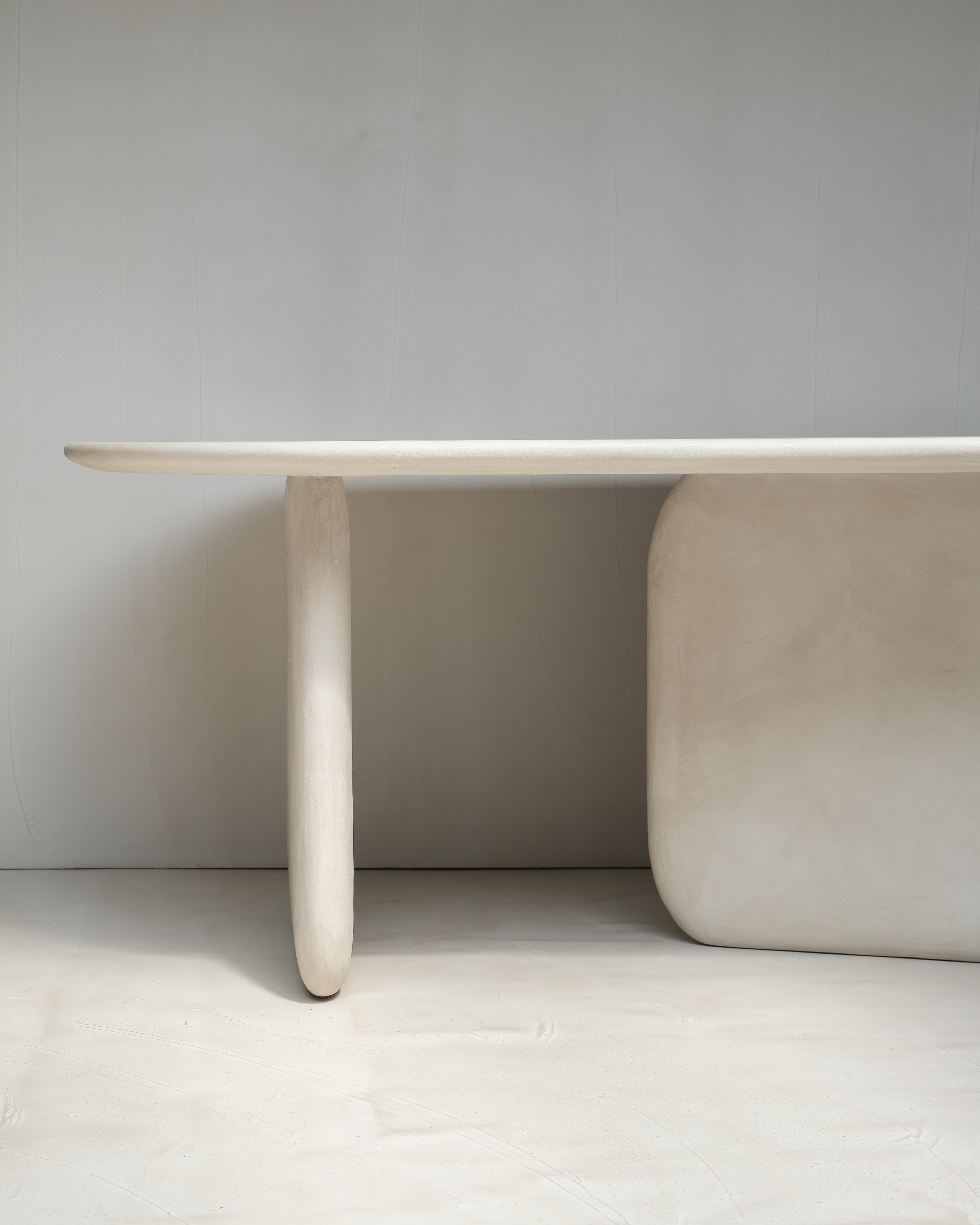Postmoderno Tavolo da pranzo in legno e intonaco minerale di calce beige naturale di Dennis Kaiser in vendita