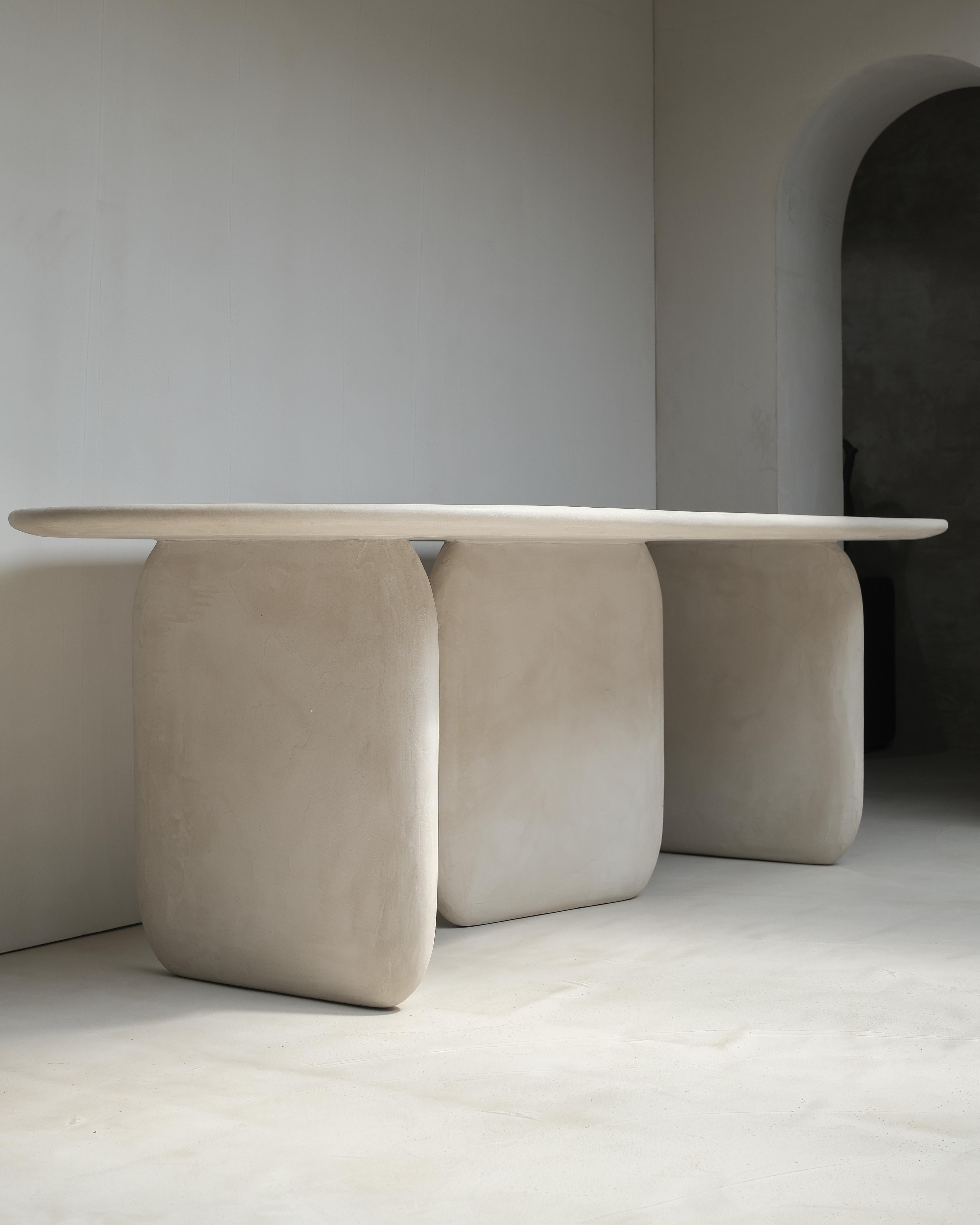 Tavolo da pranzo in legno e intonaco minerale di calce beige naturale di Dennis Kaiser In condizioni Nuovo in vendita a Geneve, CH