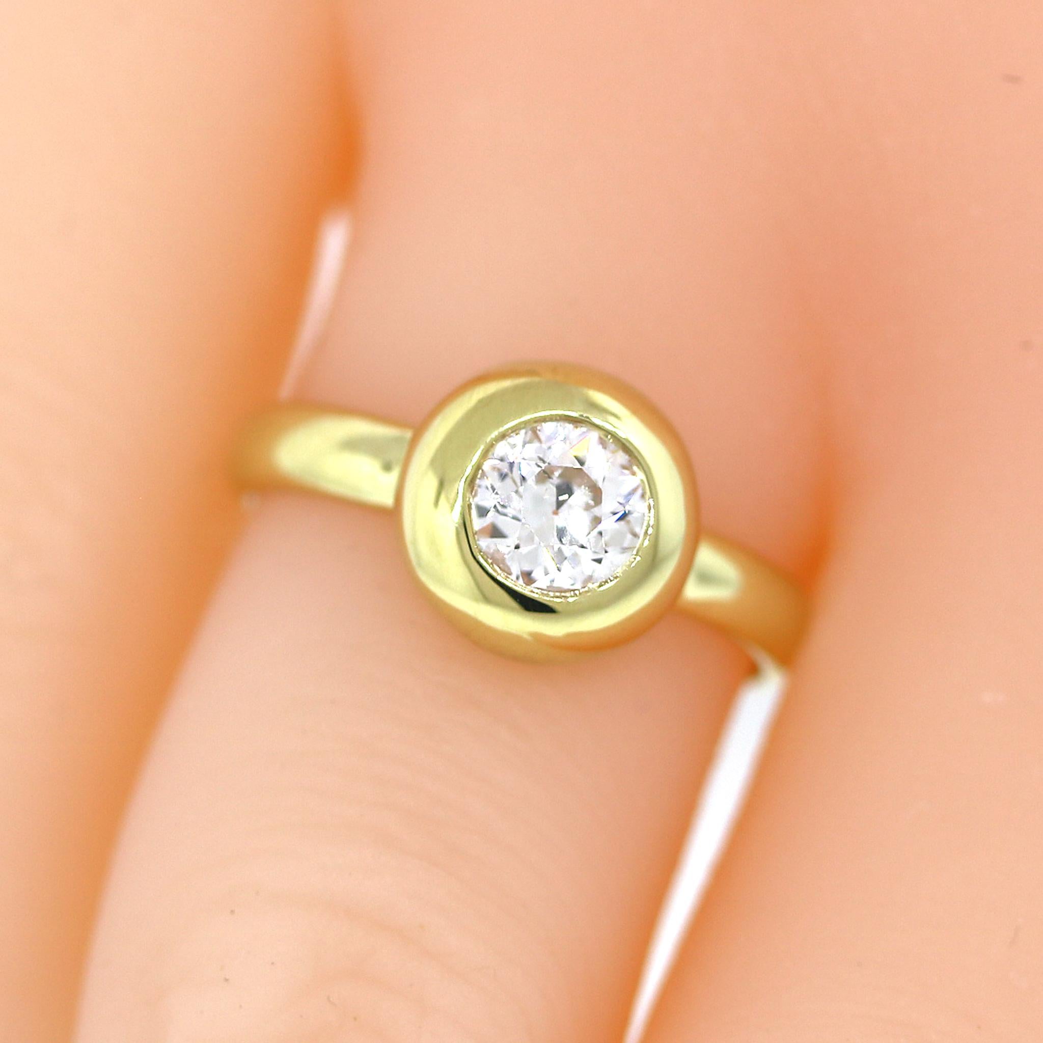 Women's Sabel Round Brilliant Cut Diamond Bezel Set Engagement Ring For Sale