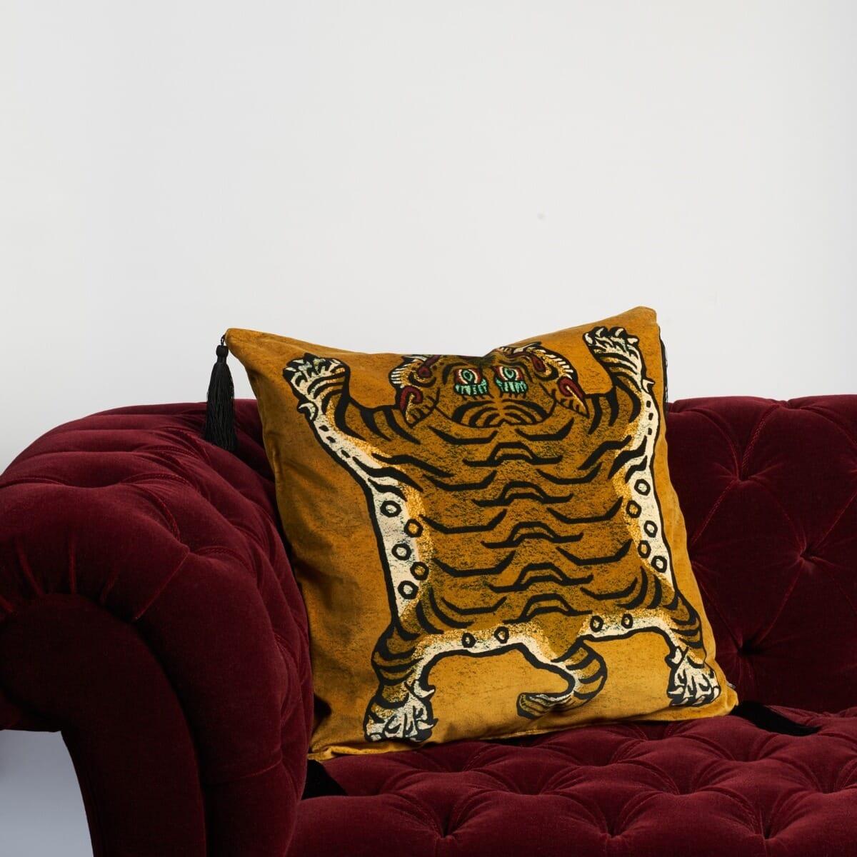British SABER Large Tassel Velvet Cushion - Gold For Sale