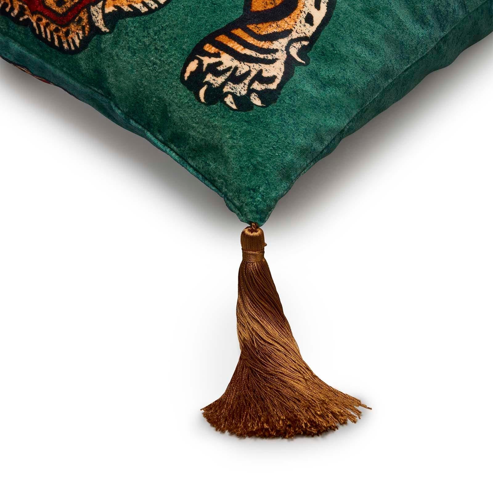 Elevate your sofa from simple to statement with this medium velvet cushion in ‘Emerald’. Featuring SABER the Tibetan tiger, this tasselled design will delight animal lovers and interiors enthusiasts alike. 

House of Hackney donates a portion of the