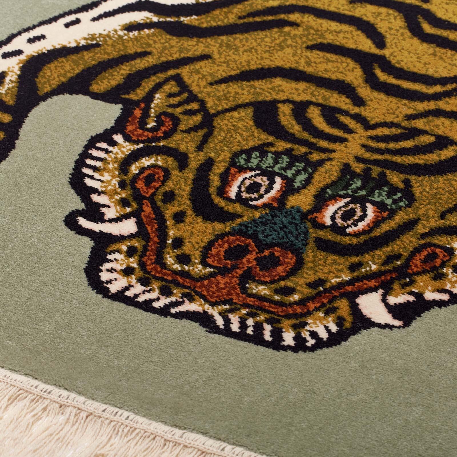 More than just king of the jungle, SABER is king of the home. A much-loved motif that originally clawed inspiration from traditional Tibetan tiger rugs, our House icon has now been reinterpreted as a magnificent floor covering - one that celebrates